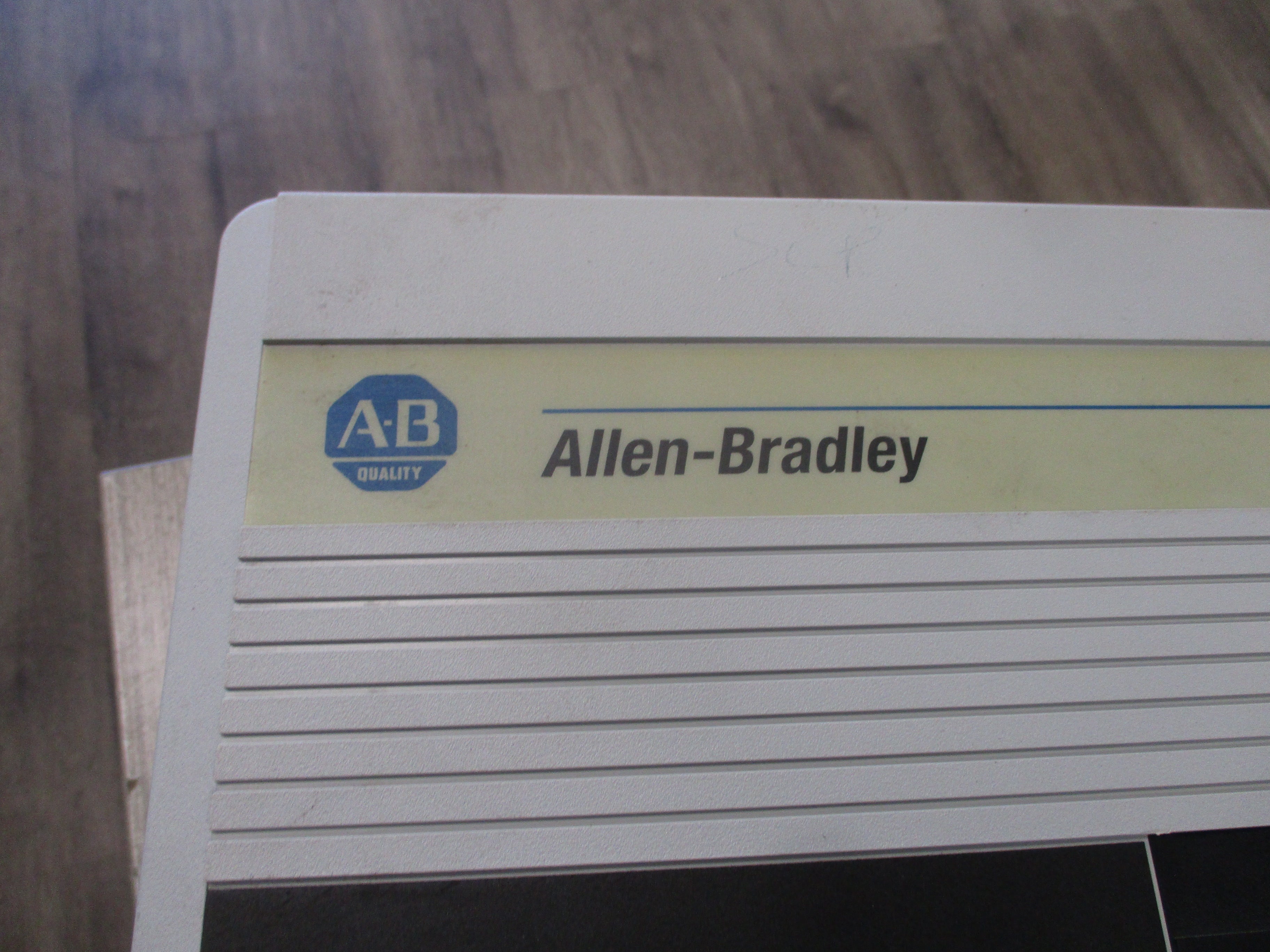 Allen-Bradley 1336 Plus II AC Drive 1336F-B025-AA-EN-L6 2.5 Hp 3Ph w/Keypad Used