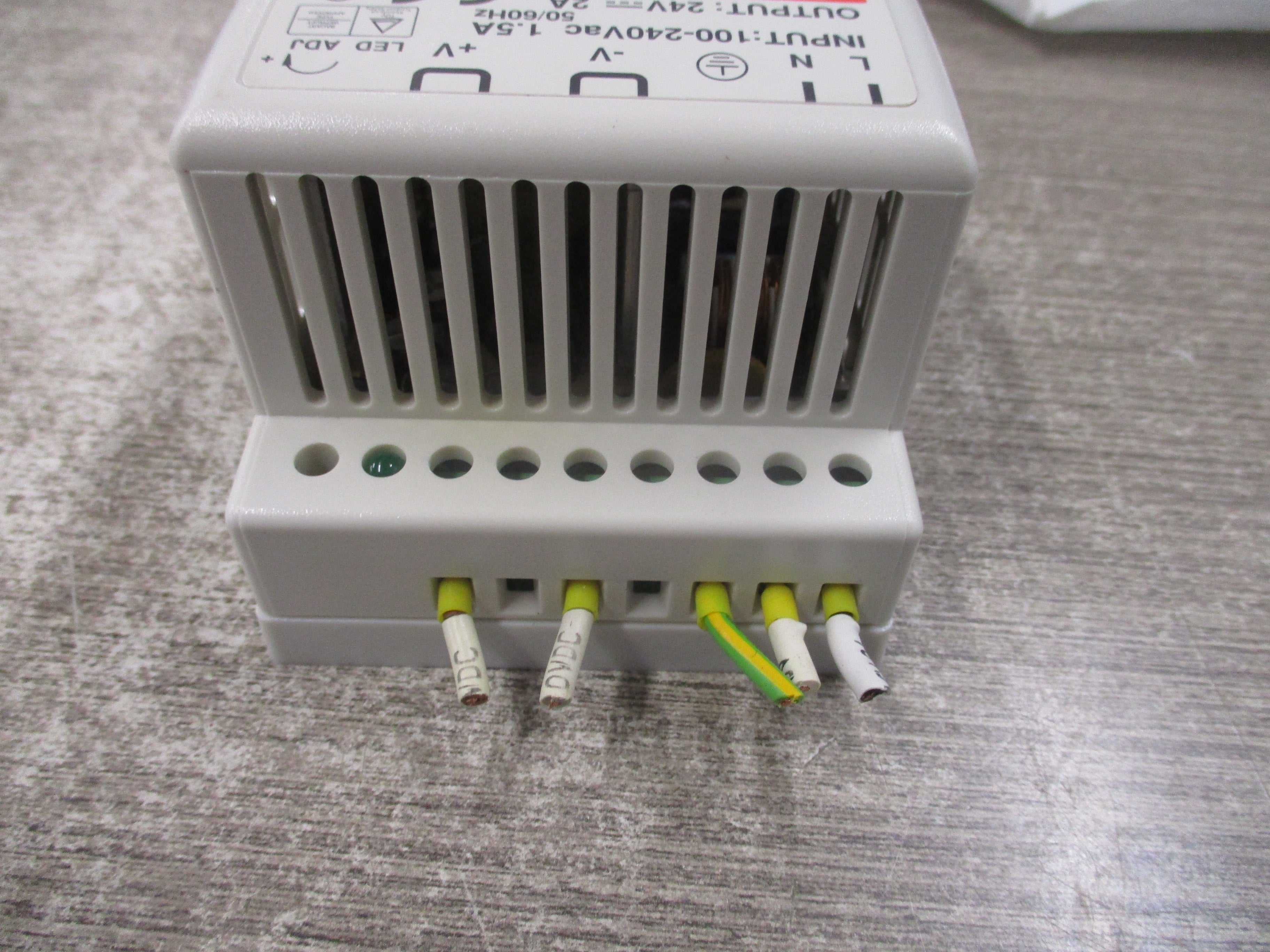 Mean Well Power Supply DR-4524 Input: 100-240VAC 50/60Hz 1.5A Output: 24VDC 2A Used