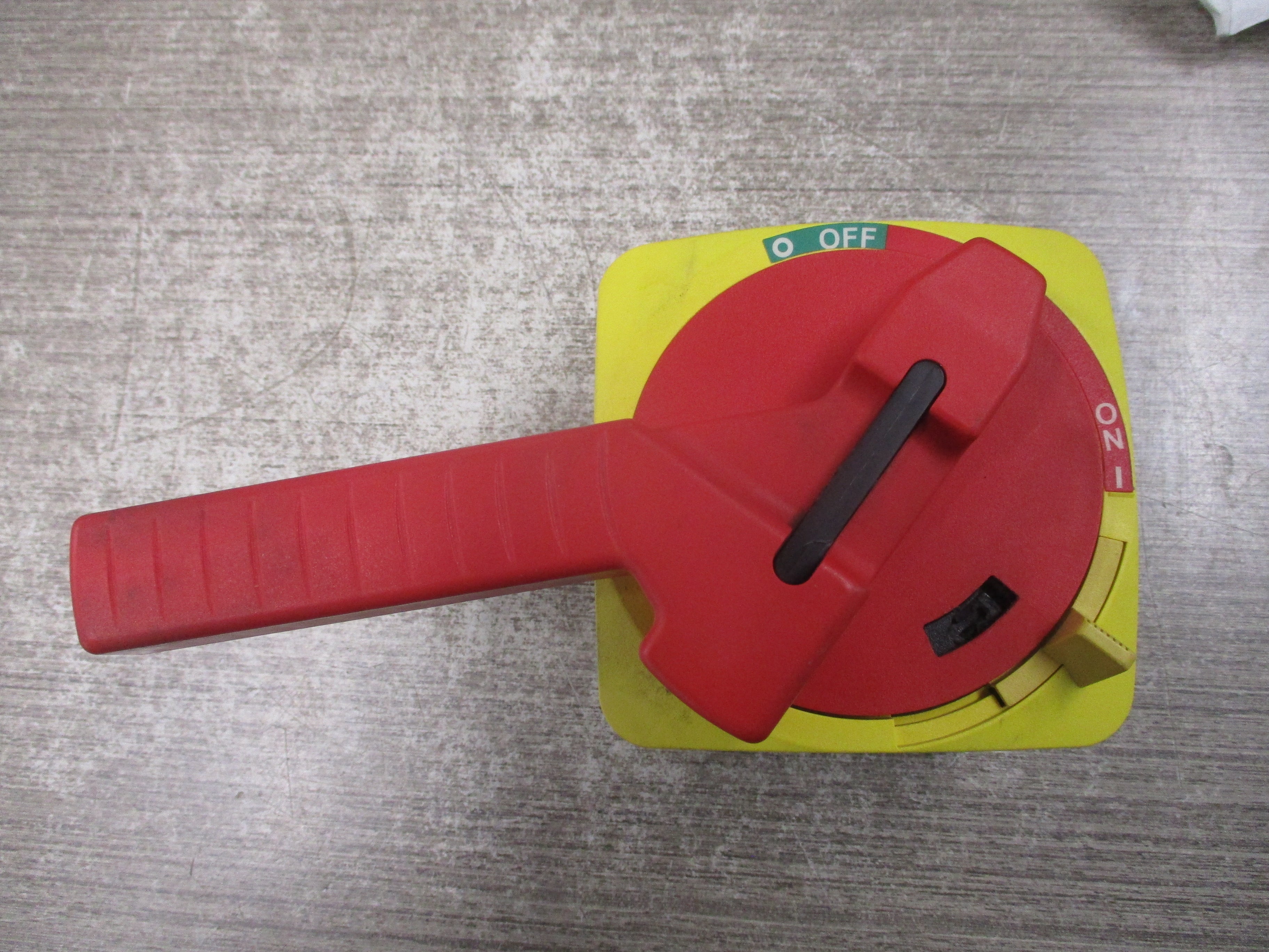 Allen-Bradley Operating Handle 194R-HM4E-NI Ser. A Red/Yellow Used