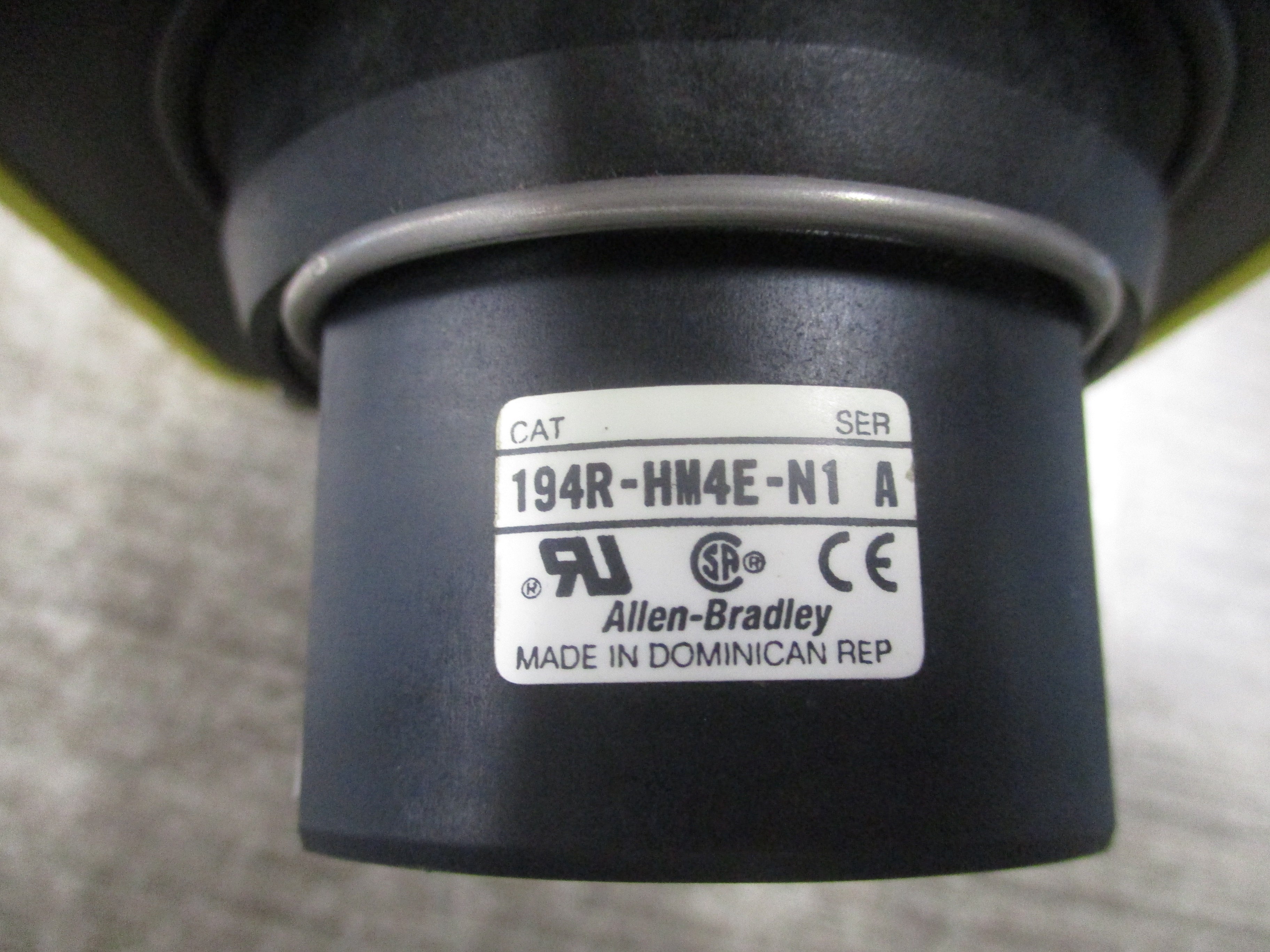 Allen-Bradley Operating Handle 194R-HM4E-NI Ser. A Red/Yellow Used