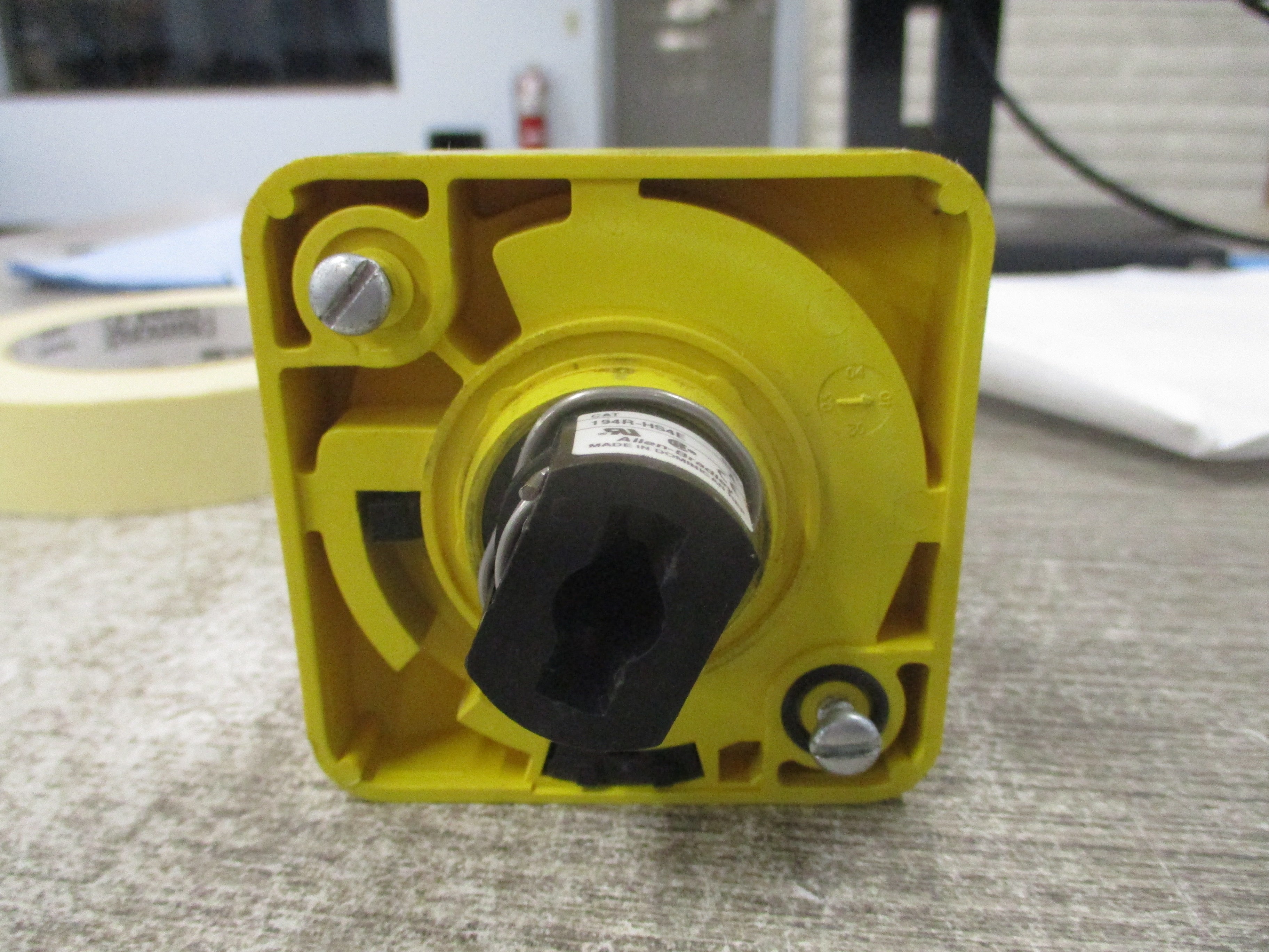 Allen-Bradley Operating Handle 194R-HS4E Ser. A Red/Yellow Used