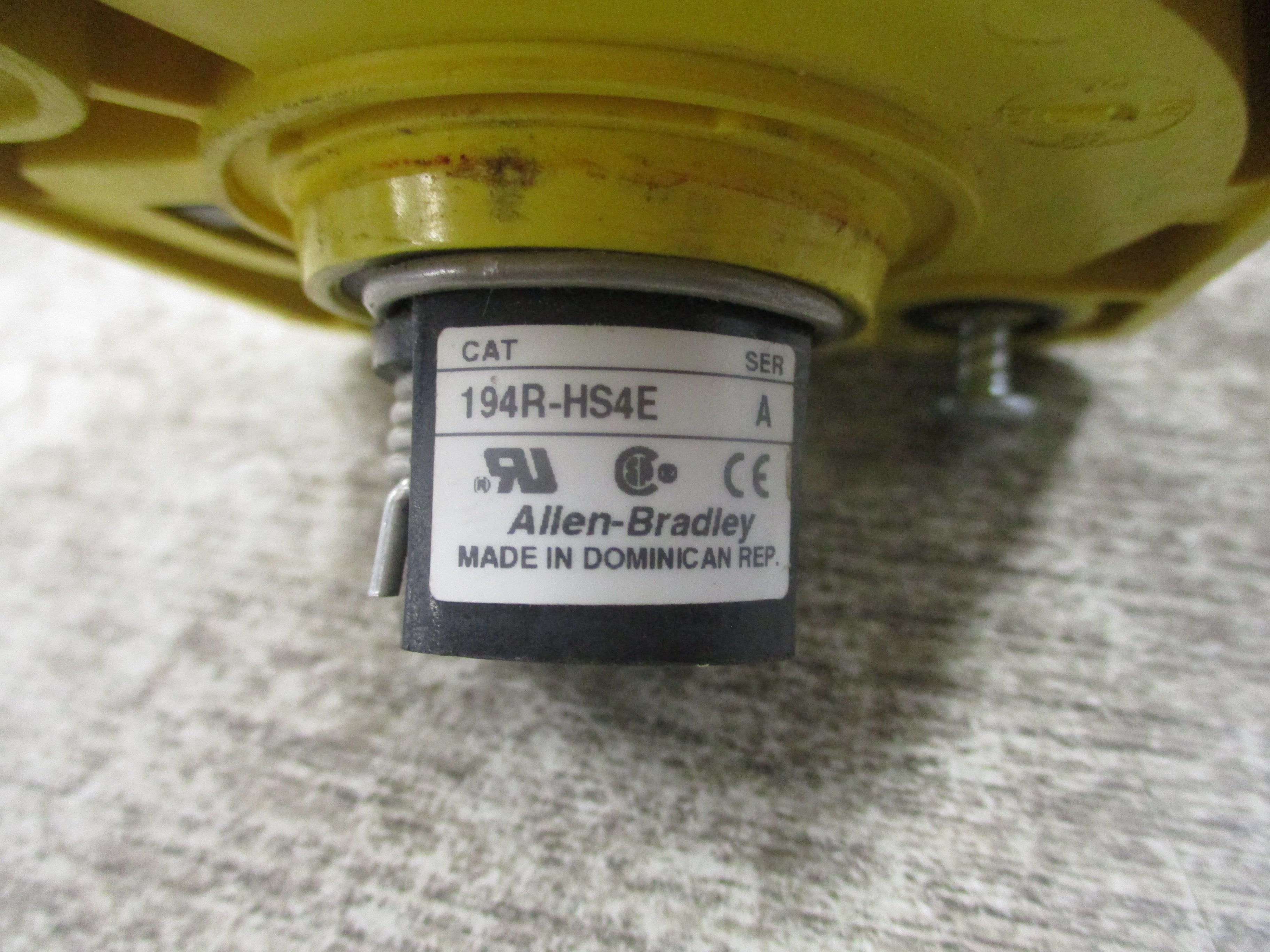 Allen-Bradley Operating Handle 194R-HS4E Ser. A Red/Yellow Used