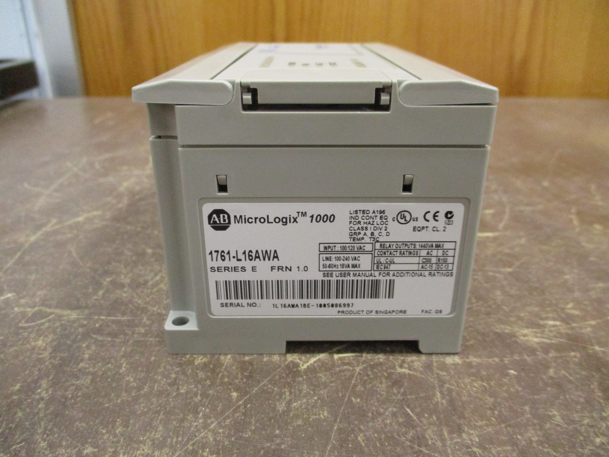 Allen-Bradley MicroLogix 1000 Controller 1761-L16AWA Ser. E FRN 1.0 Used