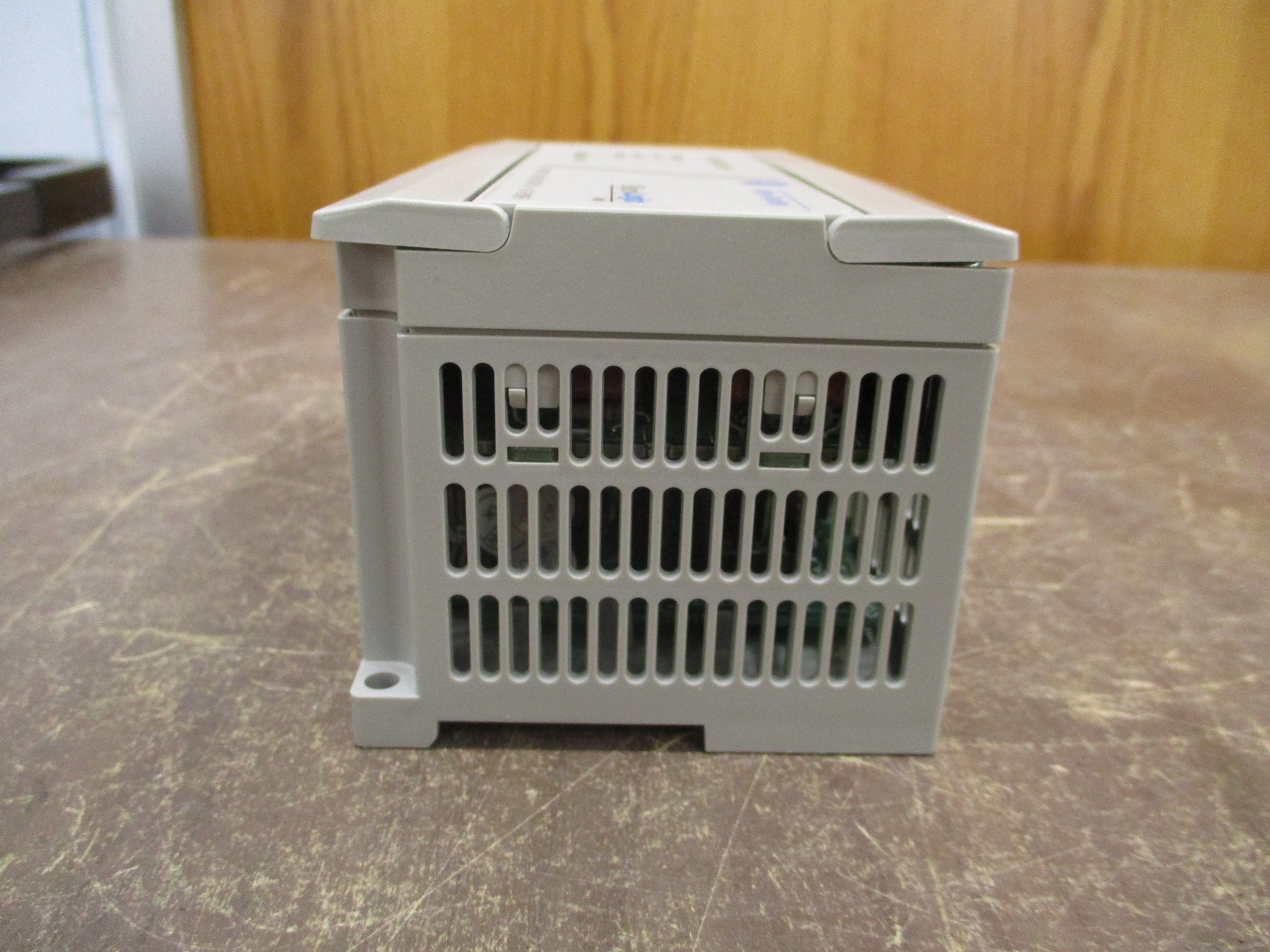 Allen-Bradley MicroLogix 1000 Controller 1761-L16AWA Ser. E FRN 1.0 Used