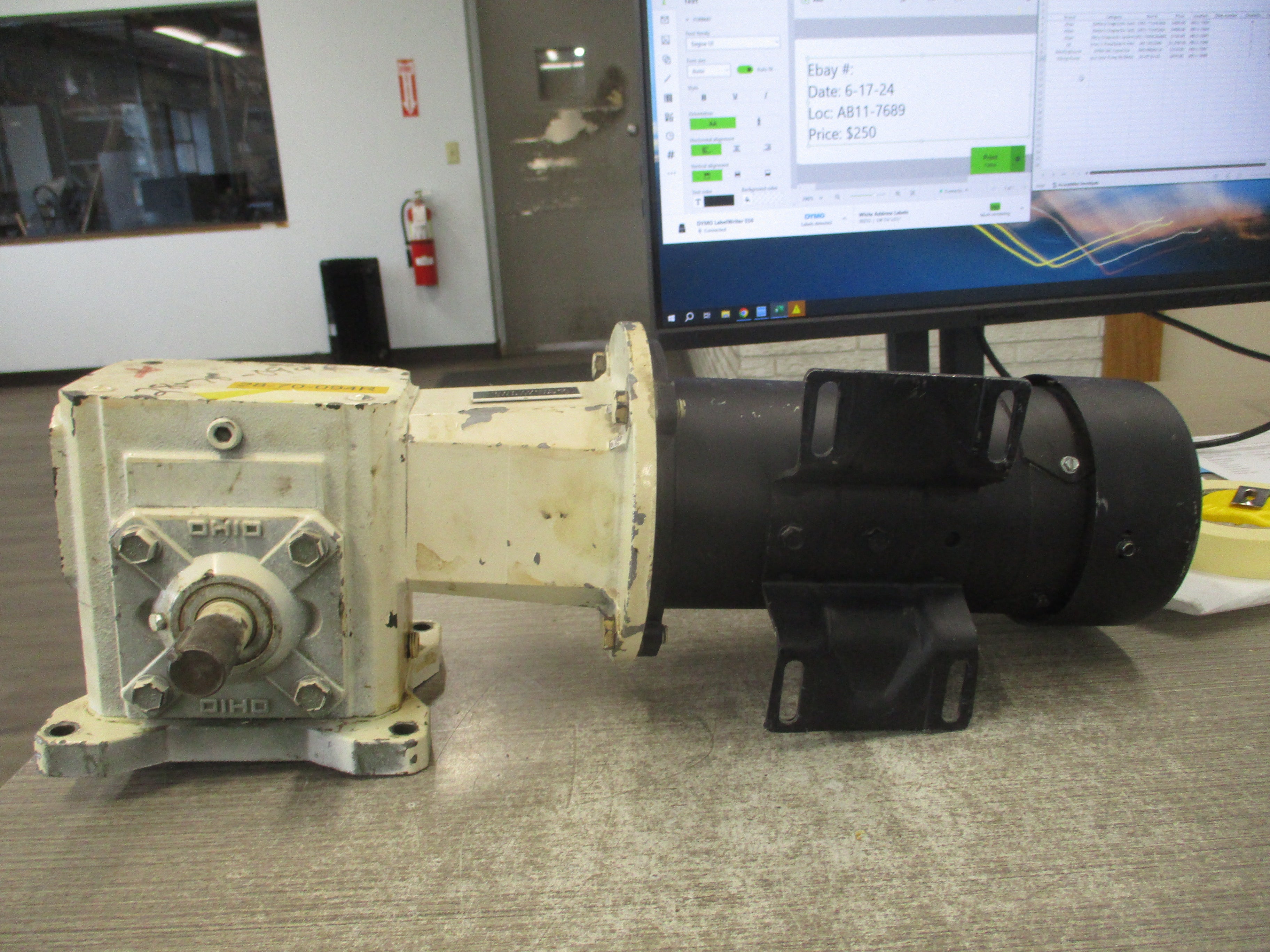 Dayton / Ohio DC Motor W/Gear 2M168D /28-70-094R 1/2HP 1725RPM Ratio 70:1 90VDC 5.5A Used