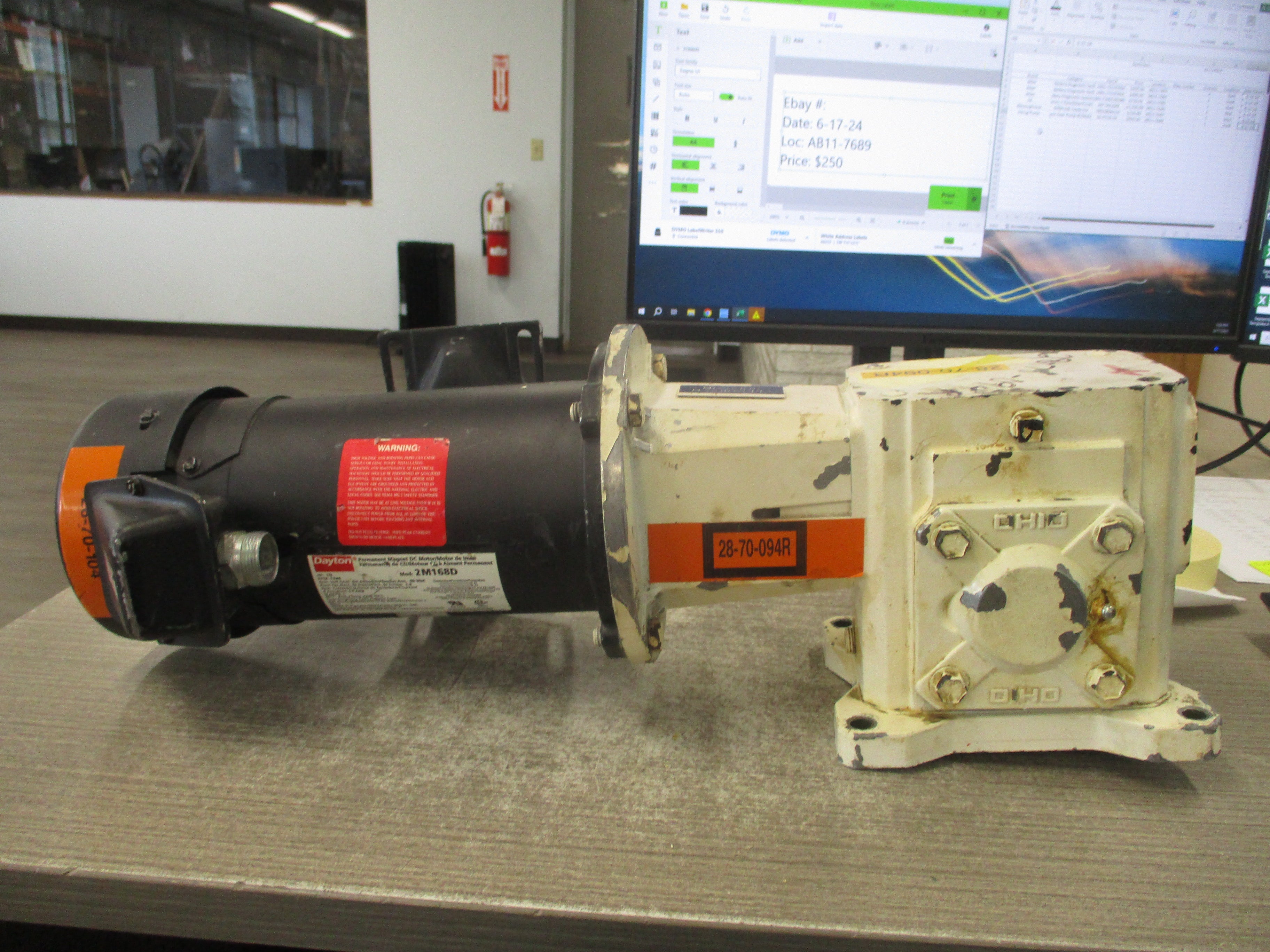 Dayton / Ohio DC Motor W/Gear 2M168D /28-70-094R 1/2HP 1725RPM Ratio 70:1 90VDC 5.5A Used