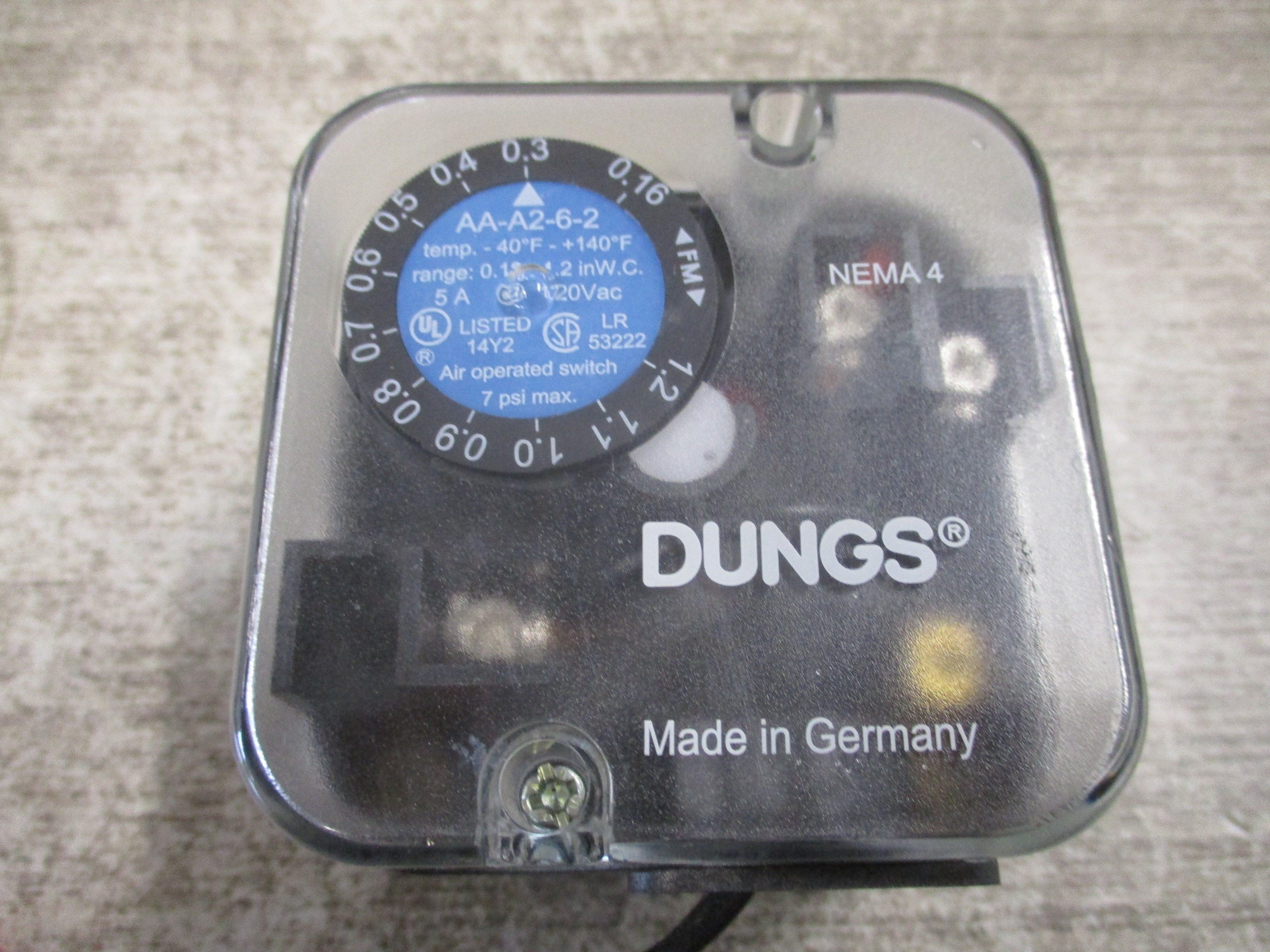 Dungs Pressure Switch AA-A2-6-2 120VAC 5A 7PSI Used