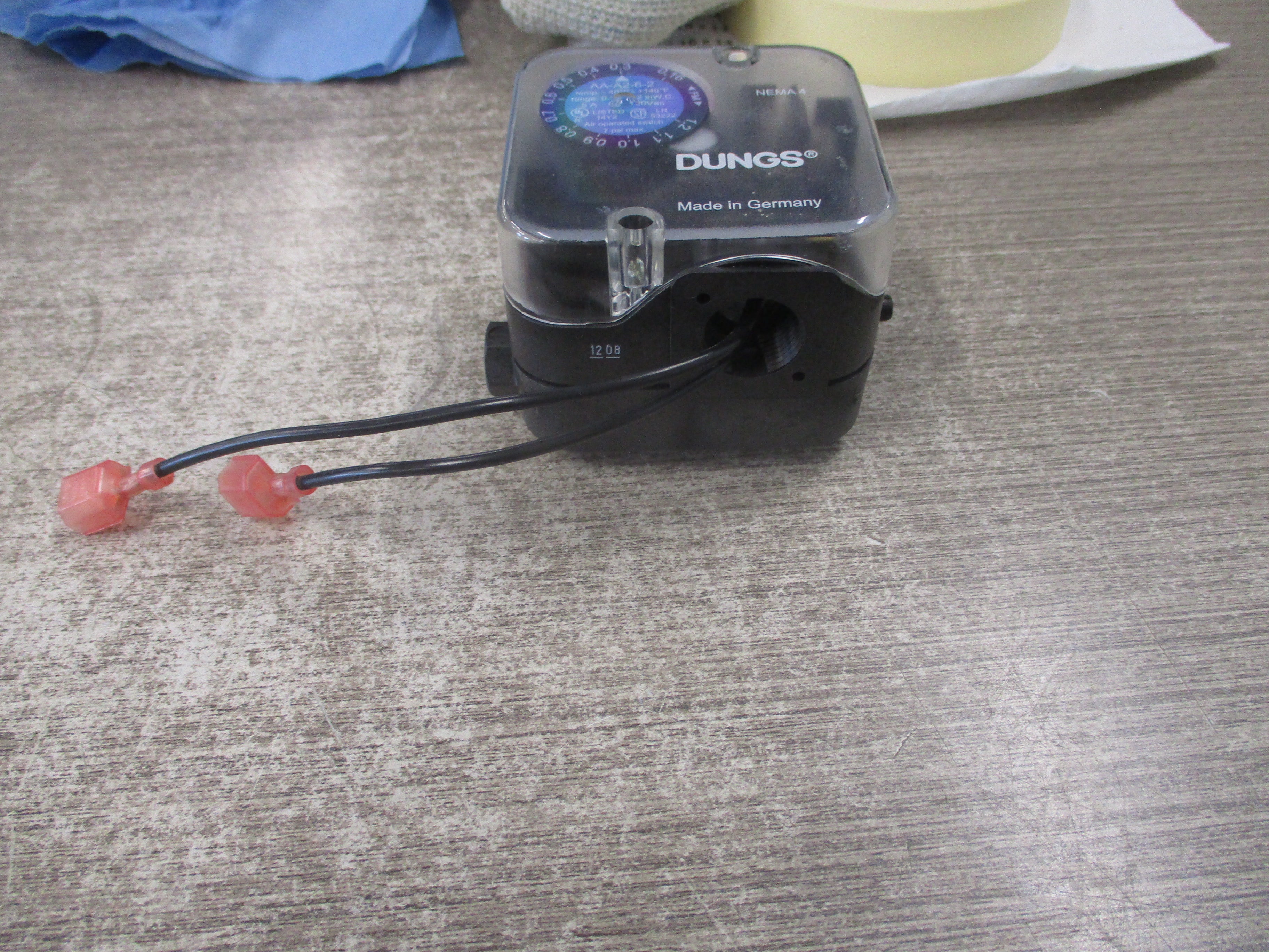 Dungs Pressure Switch AA-A2-6-2 120VAC 5A 7PSI Used