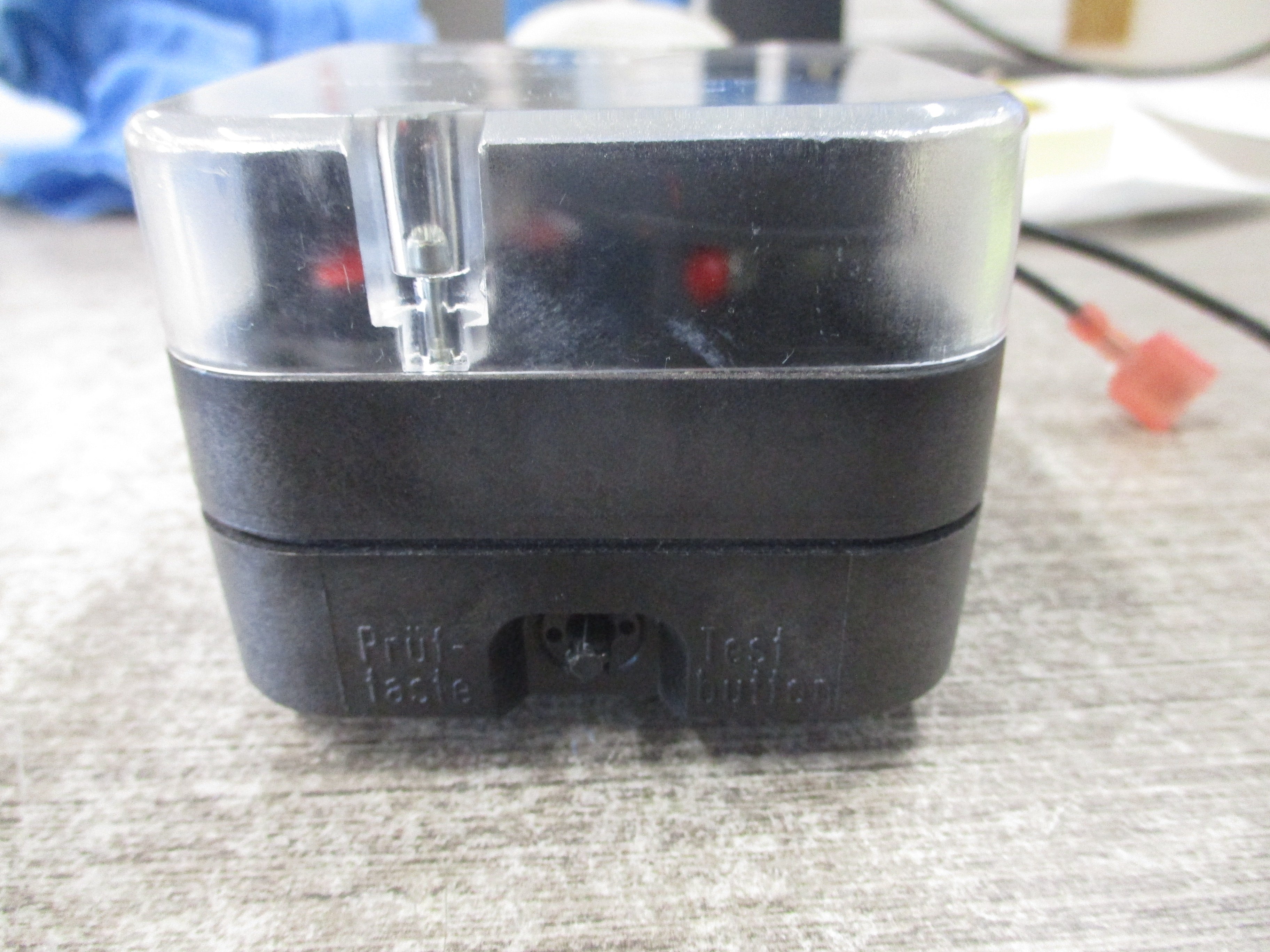 Dungs Pressure Switch AA-A2-6-2 120VAC 5A 7PSI Used