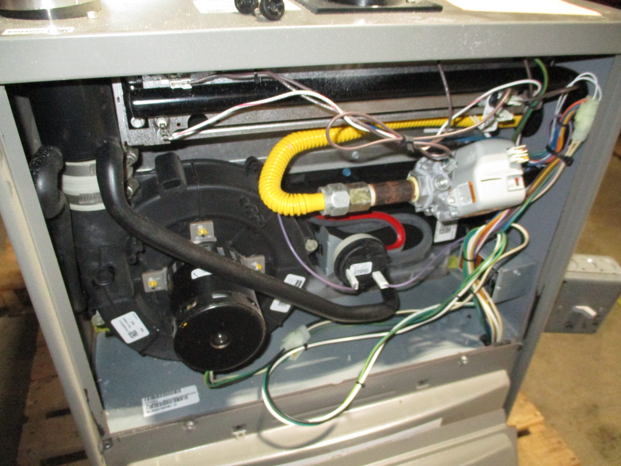 Lennox Merit Series Natural Gas Furnace ML195UH110XP48C-57 100,000 BTU Used