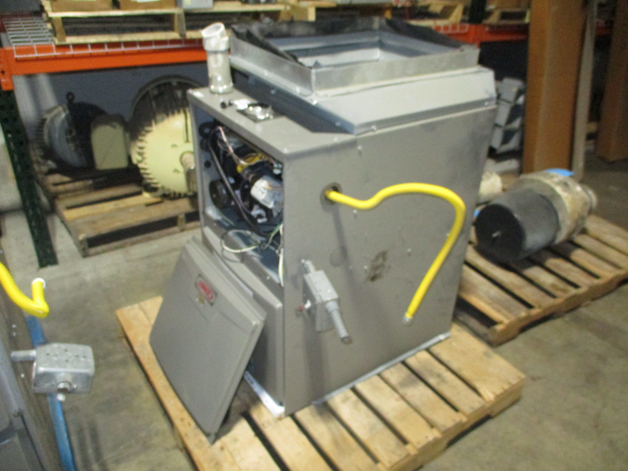 Lennox Merit Series Natural Gas Furnace ML195UH110XP48C-57 100,000 BTU Used