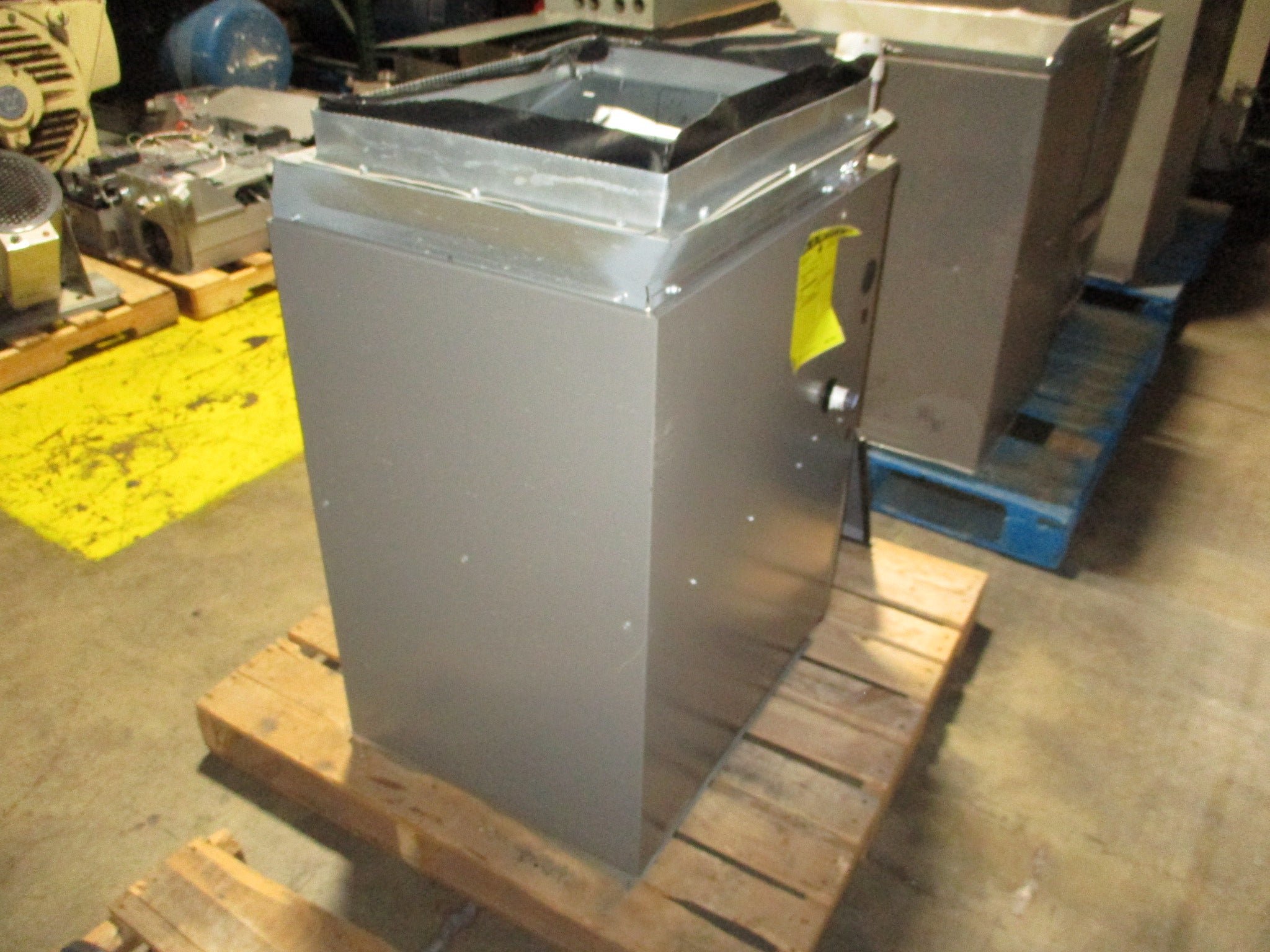 Lennox Merit Series Natural Gas Furnace ML195UH110XP48C-57 100,000 BTU Used