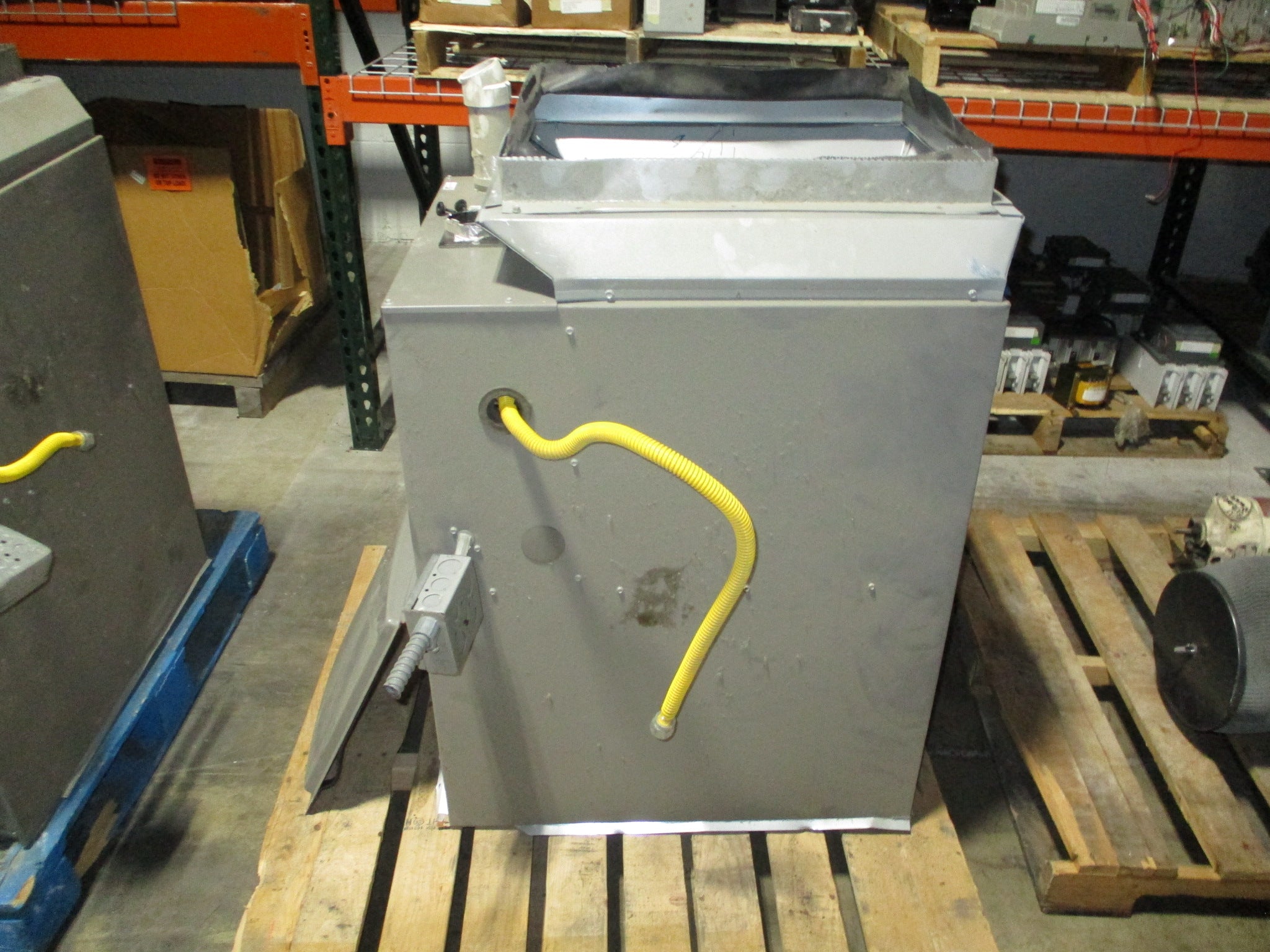 Lennox Merit Series Natural Gas Furnace ML195UH110XP48C-57 100,000 BTU Used