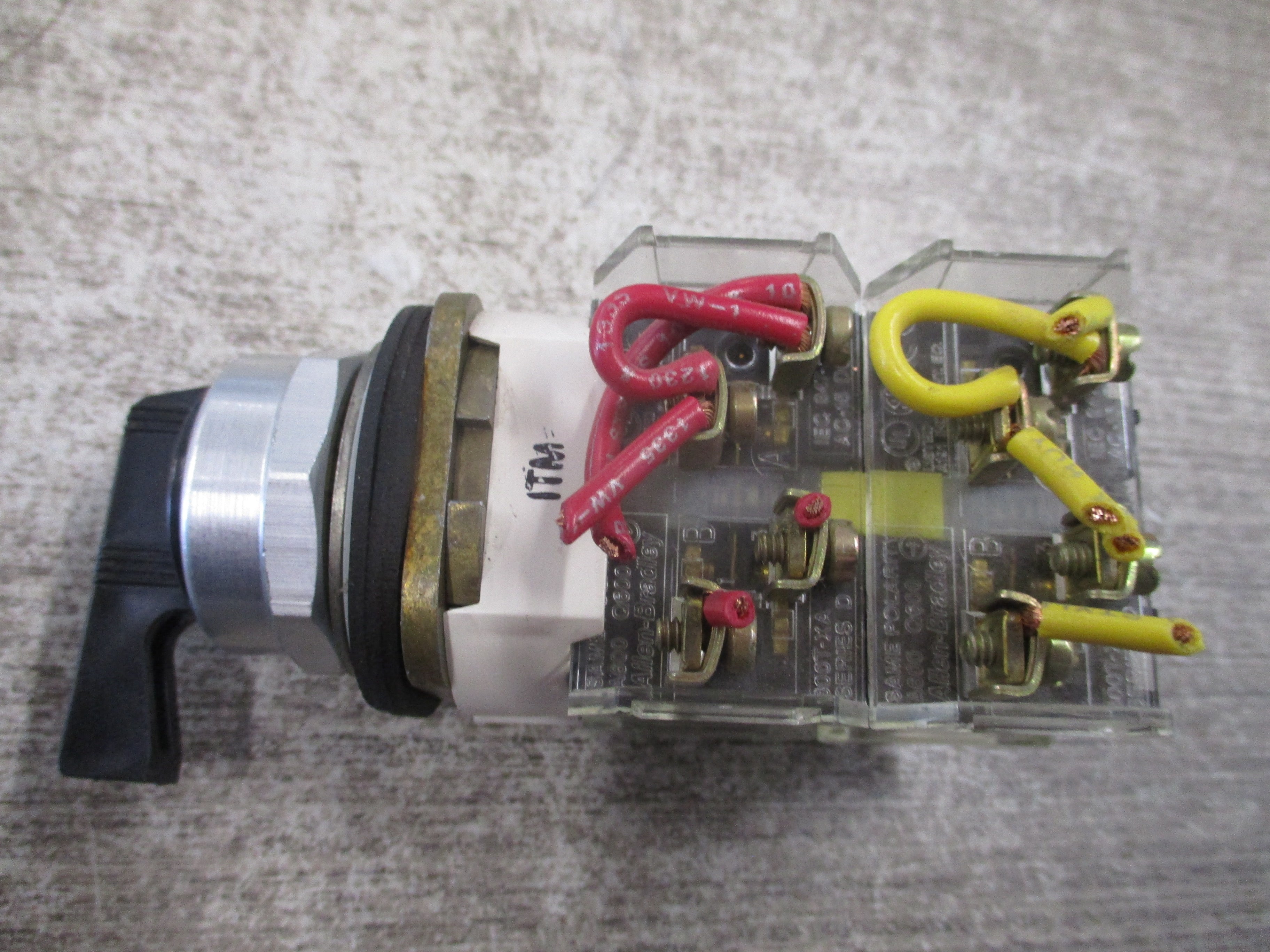 Allen-Bradley Selector Switch 800T-J17 Ser. T Nema 4, 13 Used