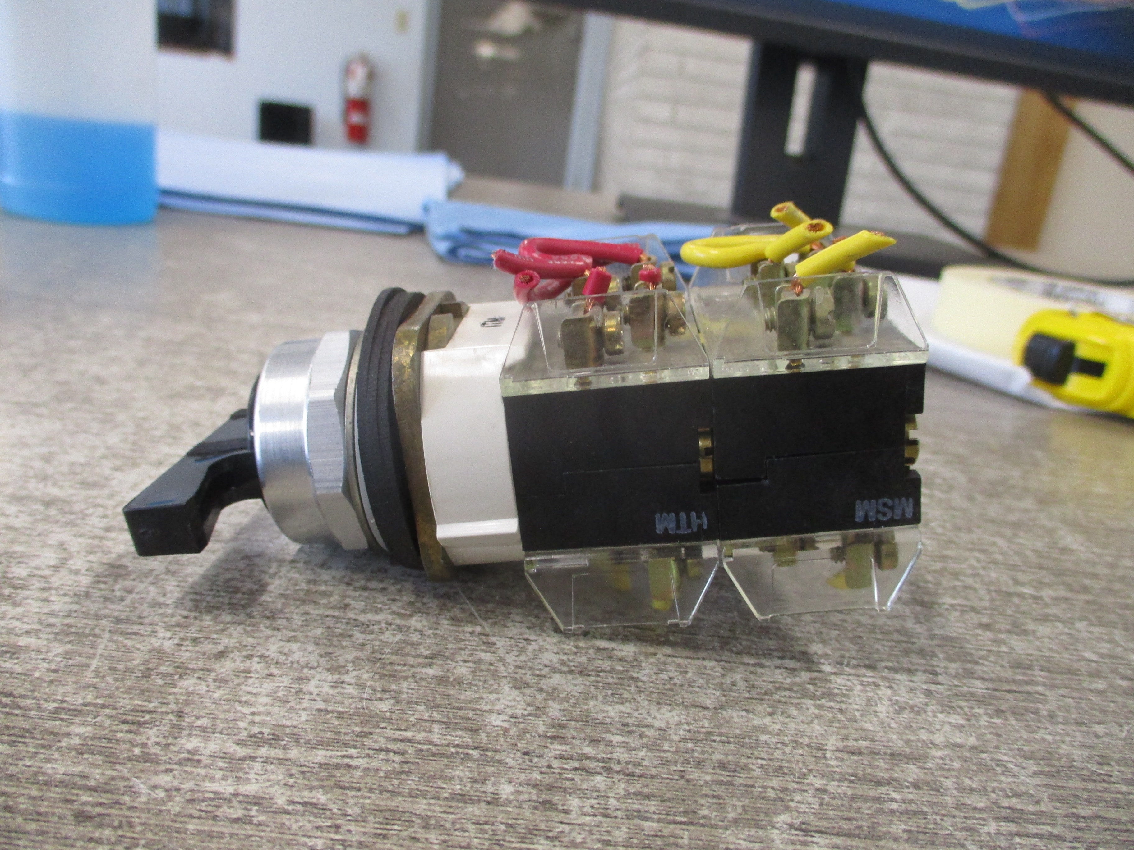 Allen-Bradley Selector Switch 800T-J17 Ser. T Nema 4, 13 Used