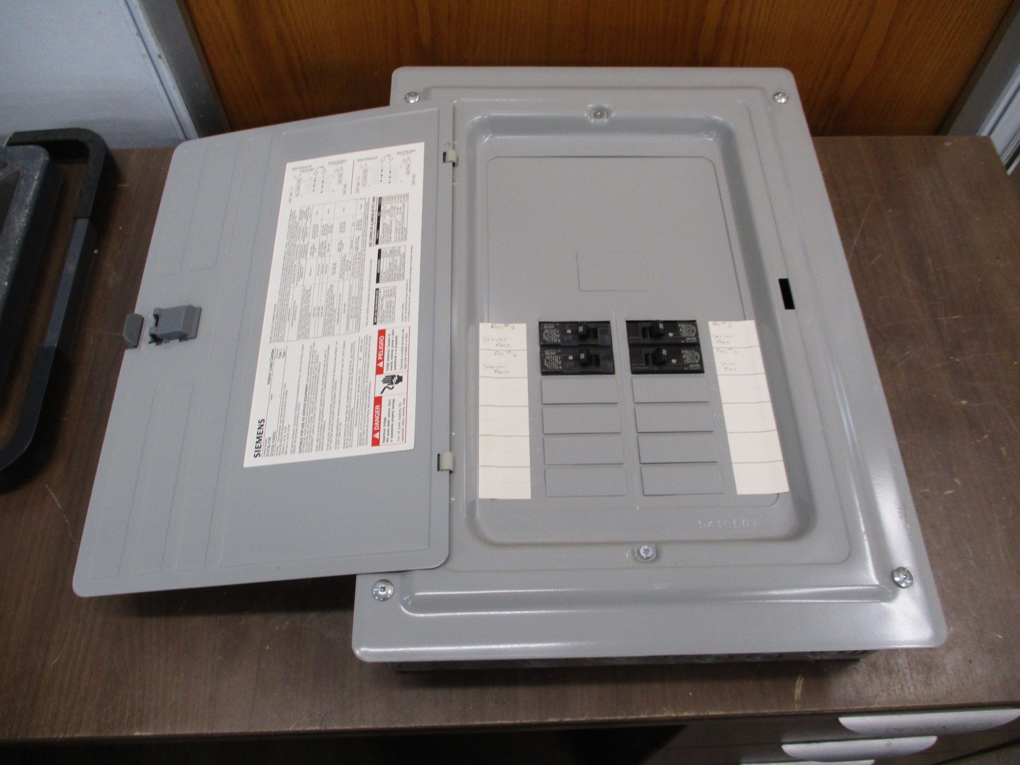 Siemens Main Lug Breaker Panel G1212L1125 125A Max 120/240V 60Hz 1Ph 3W Used