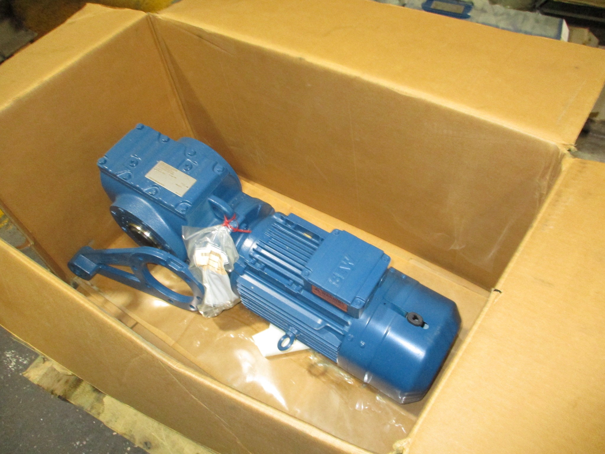 Sew-Eurodrive Gearmotor SA77/T DRN100L4/ES7R 3HP 16 RPM Output 230/460V 60Hz 3Ph