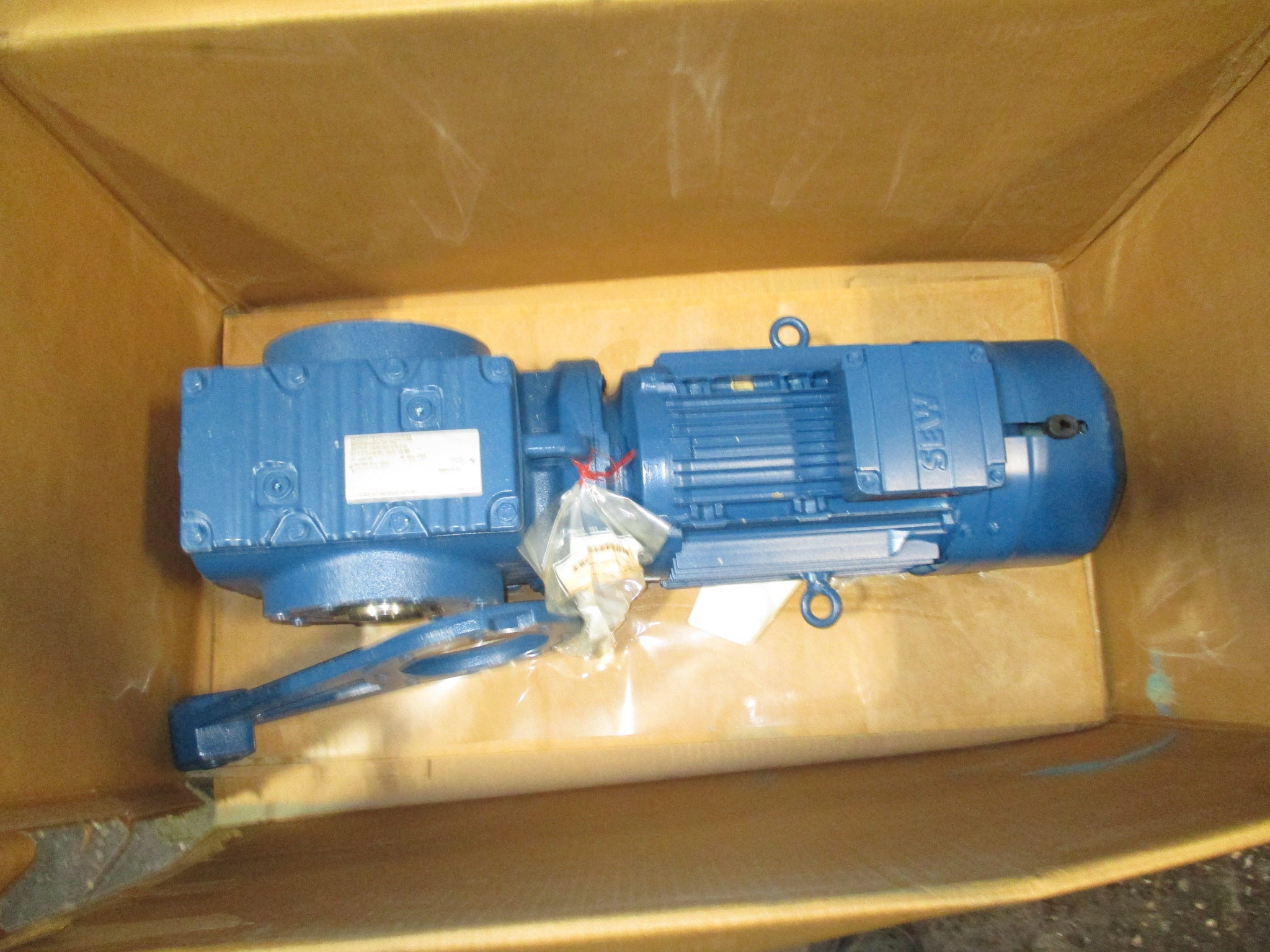 Sew-Eurodrive Gearmotor SA77/T DRN100L4/ES7R 3HP 16 RPM Output 230/460V 60Hz 3Ph