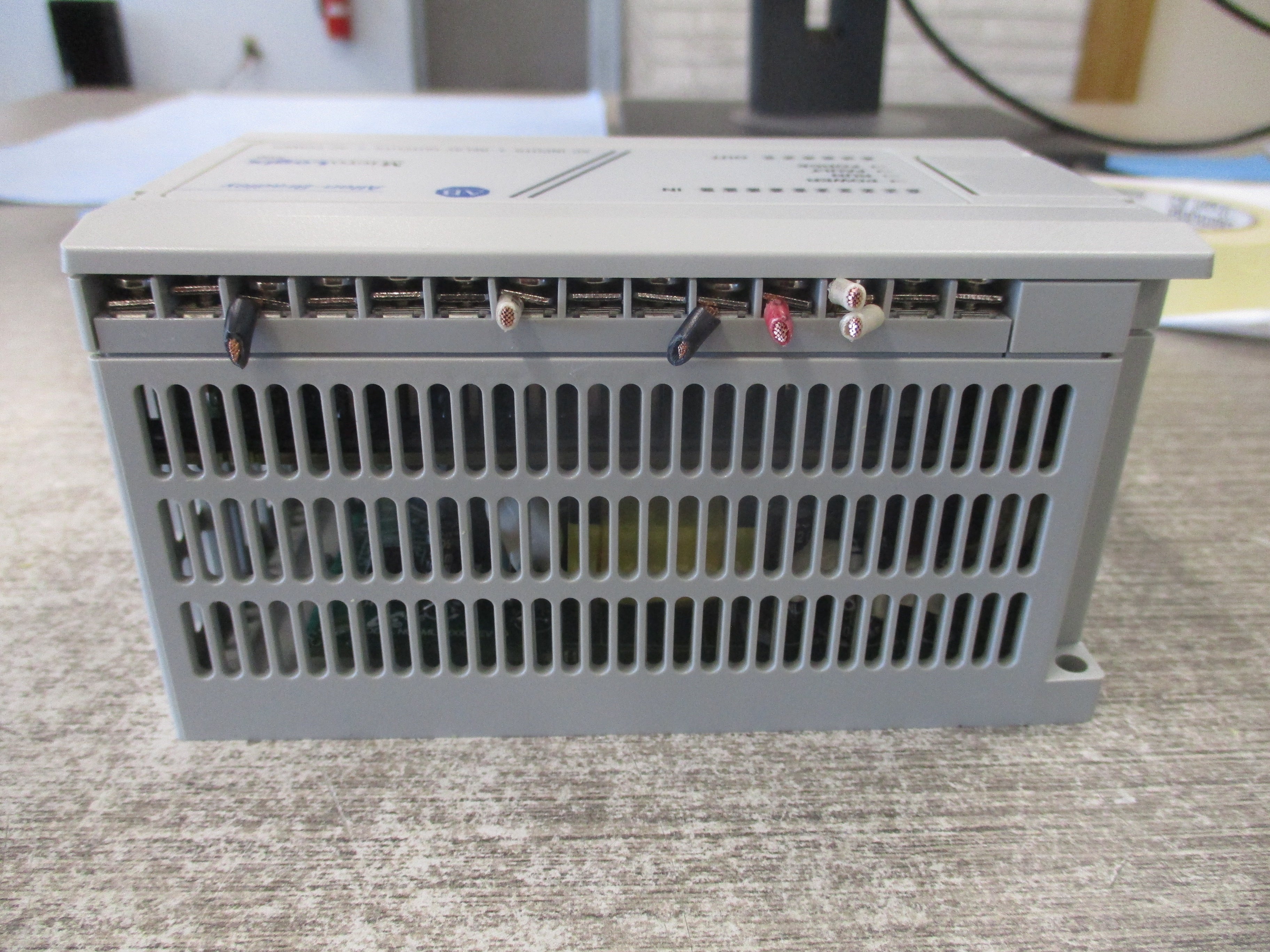 Allen-Bradley MicroLogix 1000 16PT Controller 1761-L16AWA Ser. E F/W : 1.0 Used