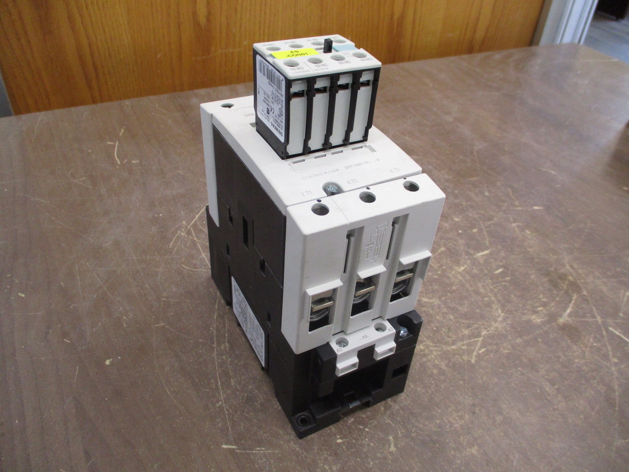 Siemens Contactor 3RT1046-1AK64 120V Coil 95A New Surplus