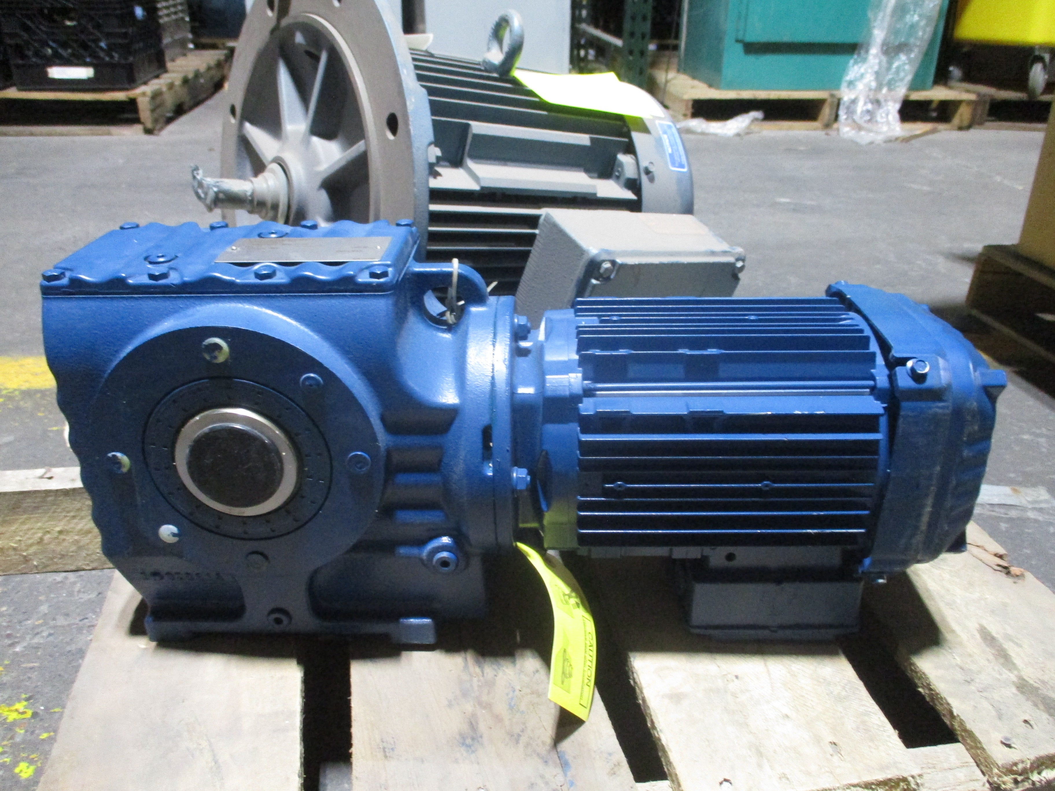 Sew-Eurodrive Gearmotor SA67 DRN80M4 1HP 17 RPM Output 230/460V 60Hz 3Ph *No Box