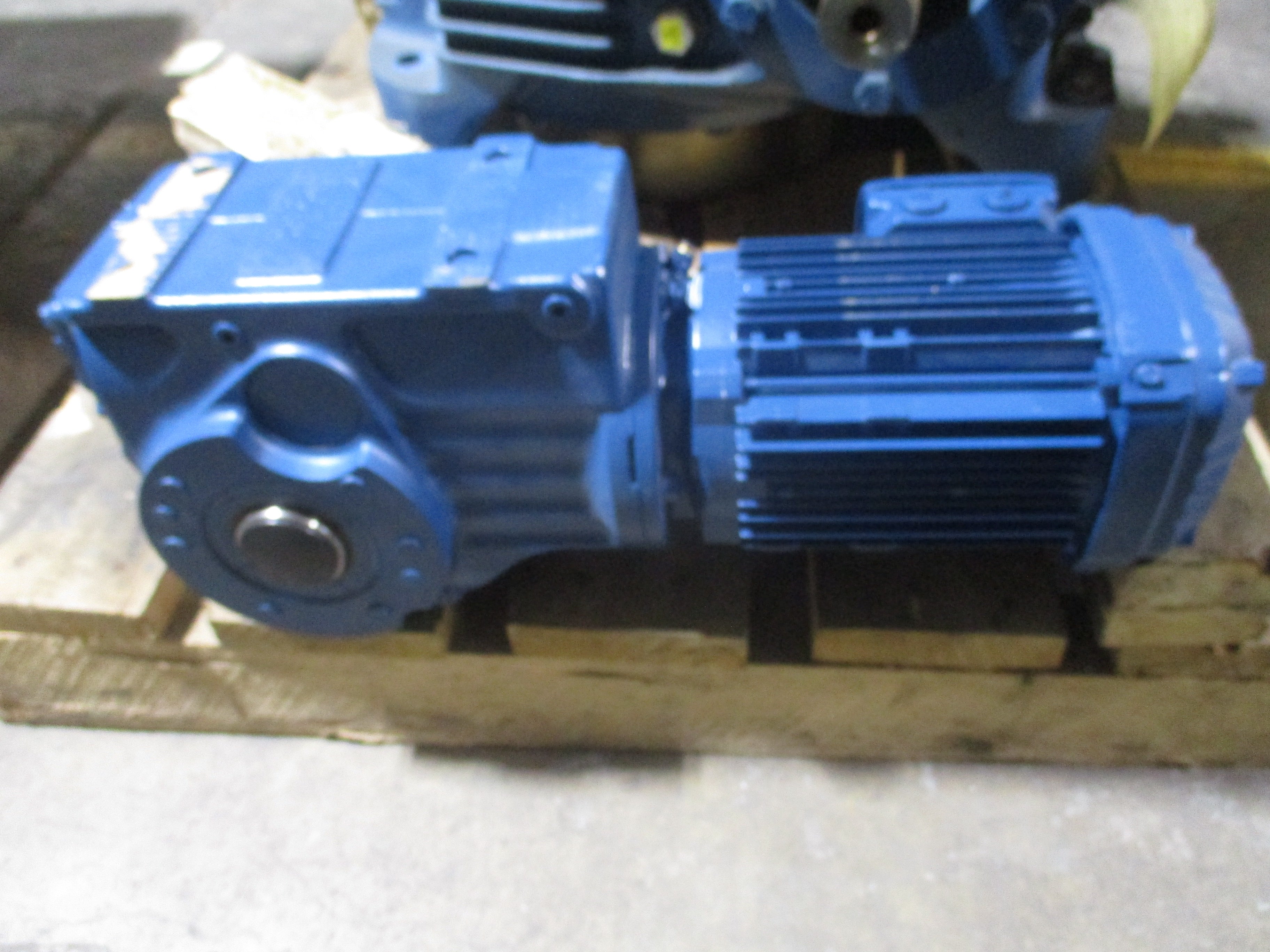 Sew-Eurodrive Gearmotor KA67/T DRN80M4 1HP 31 RPM Output 230/460V 3Ph 60Hz Used
