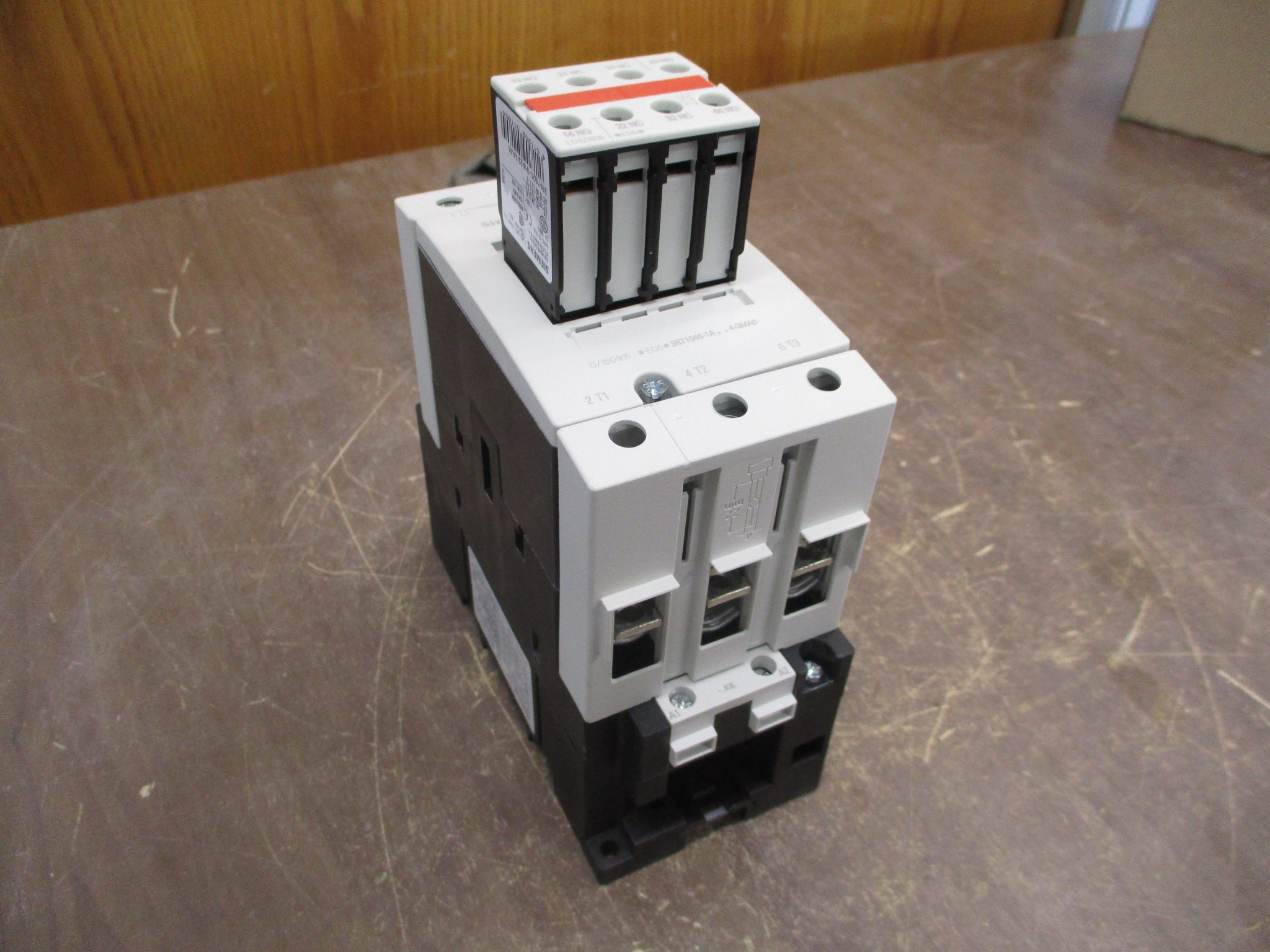 Siemens Contactor 3RT1046-1AK64-3MA0 120V Coil New Surplus