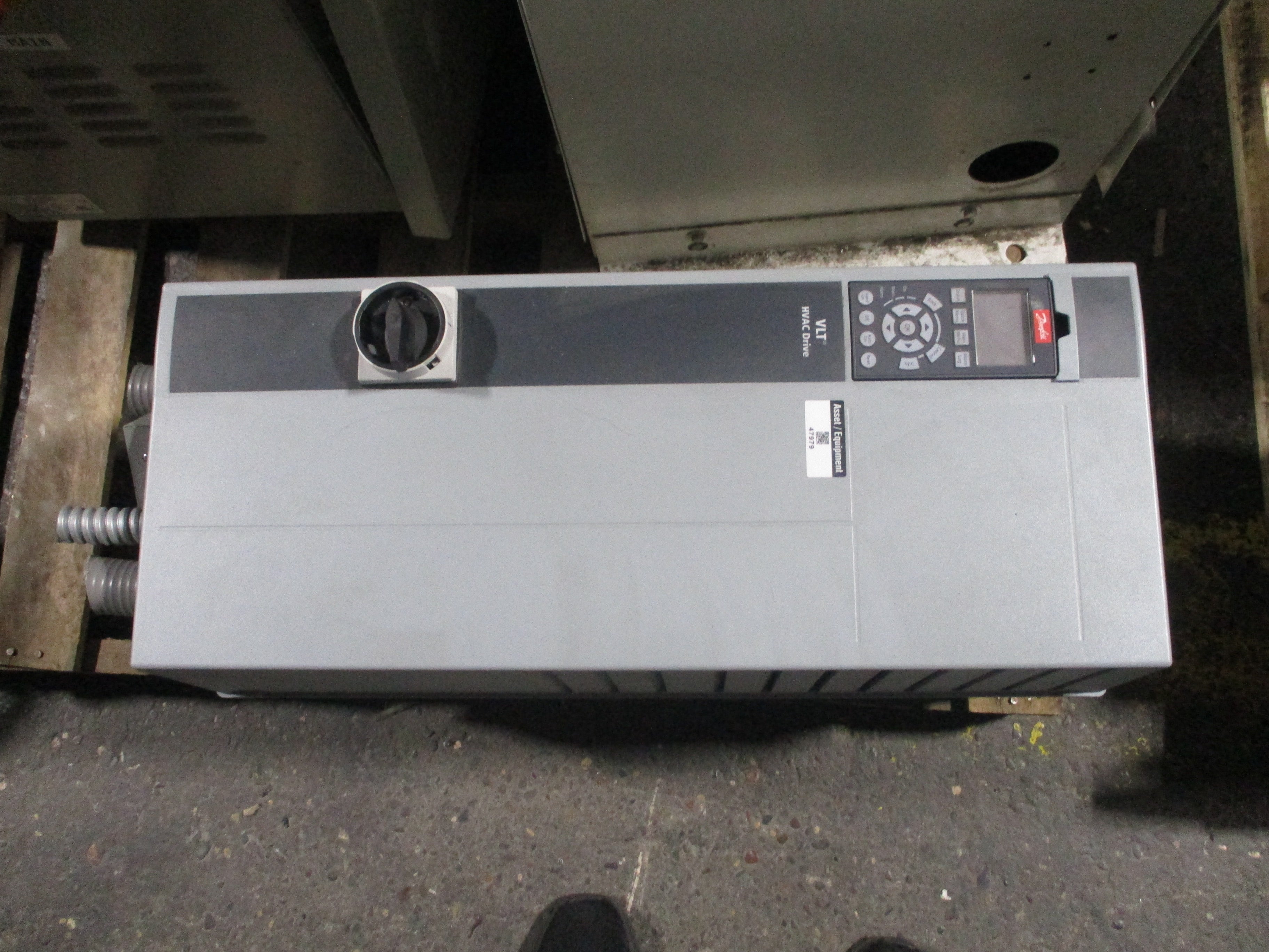 Danfoss VLT AC Drive 131F0740 75HP 3Ph Input: 3x380-480V / 50-60Hz / 95A Output: