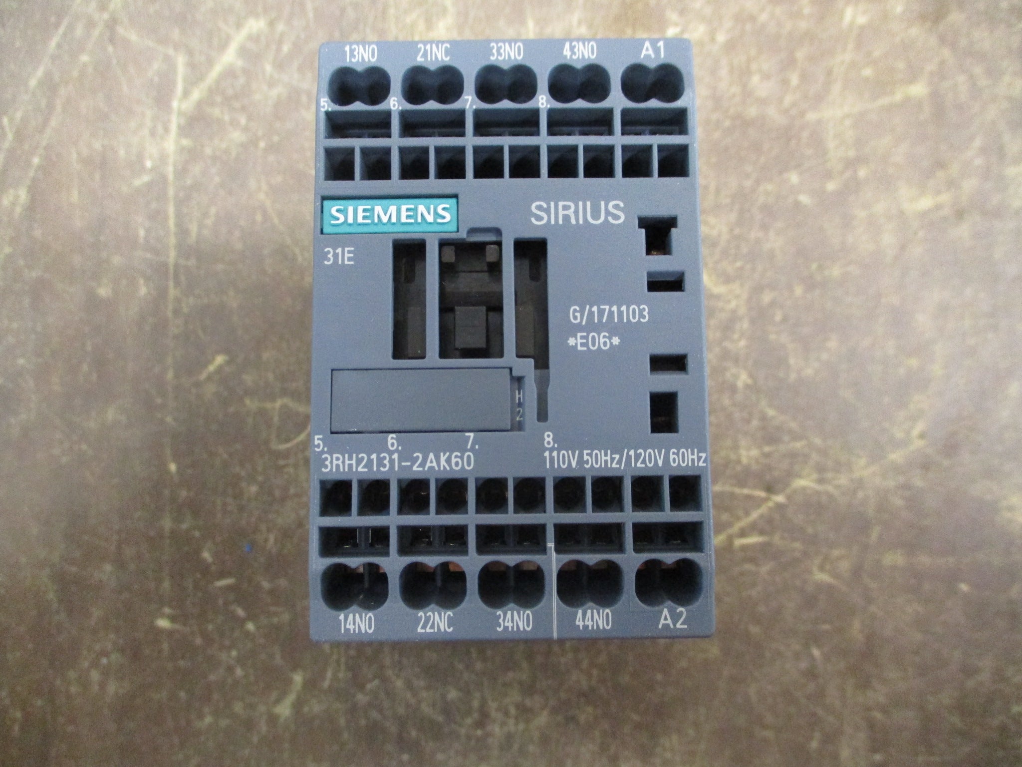 Siemens Contactor 3RH2131-2AK60 120V Coil 10A New Surplus