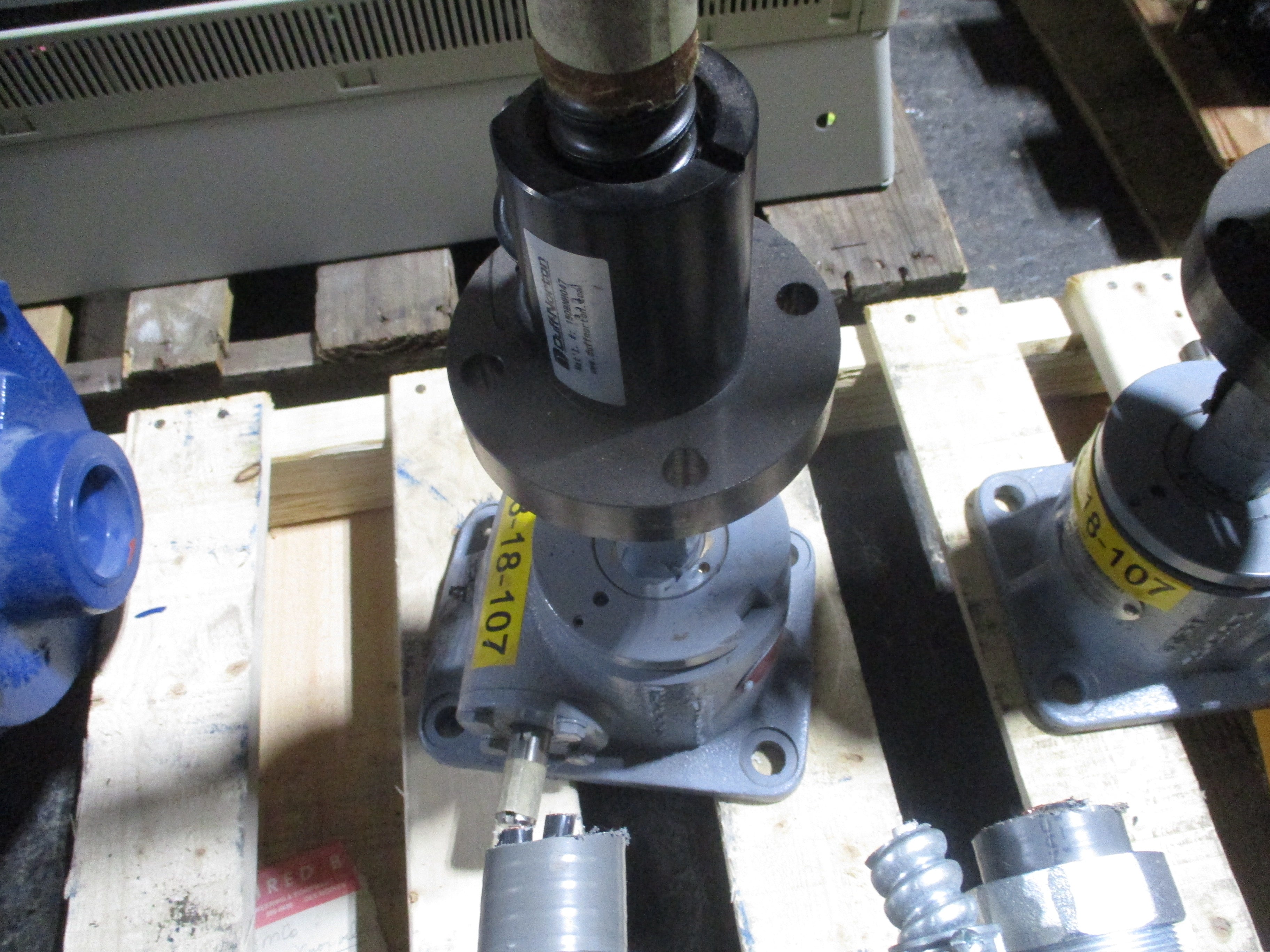 Duff-Norton Upright Ball Screw Actuator UM9806/DM9806 New Surplus