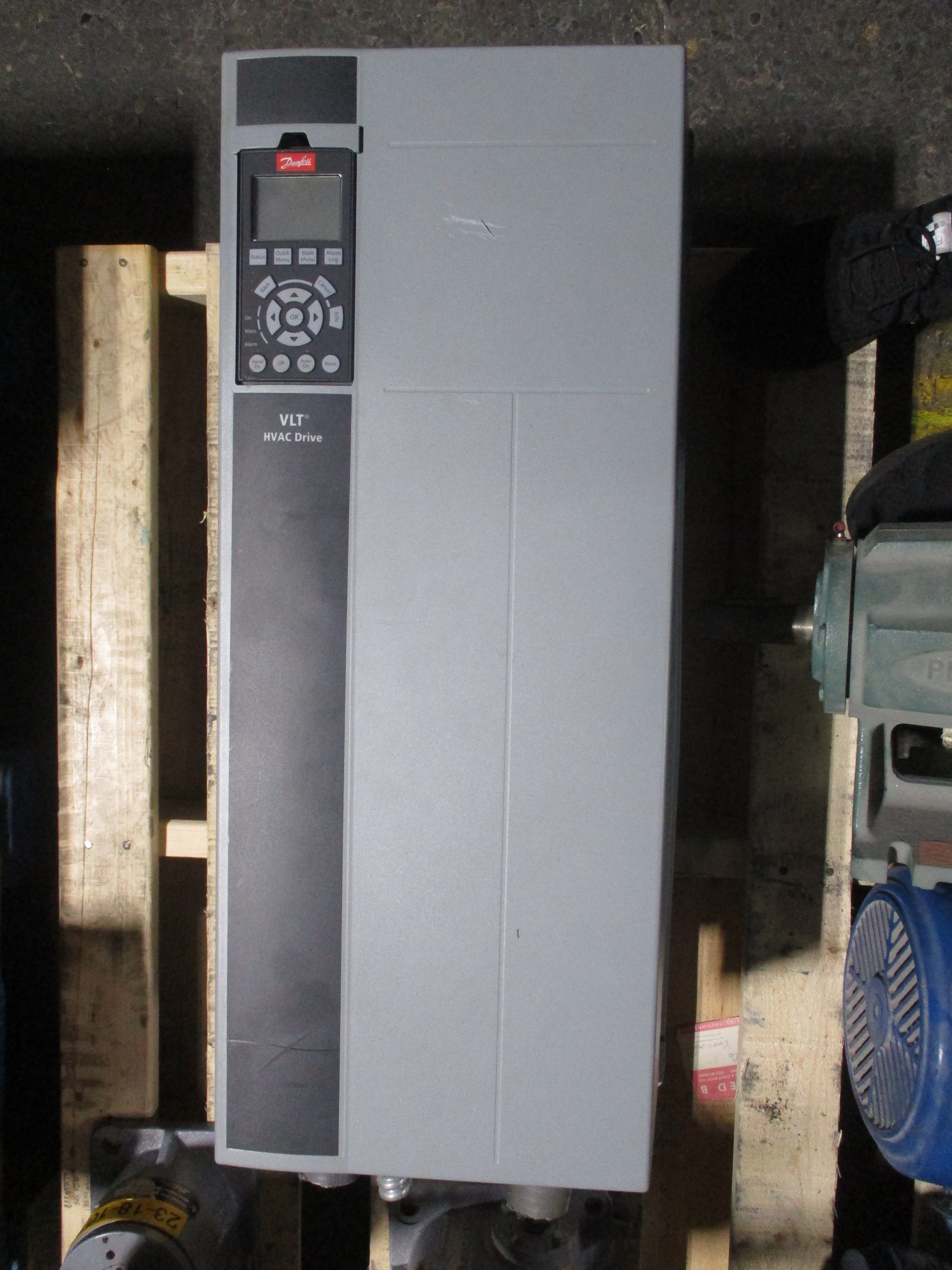 Danfoss VLT AC Drive 131B9894 50HP 3Ph Input: 3x380-480V 50/60Hz / 66/59A Output