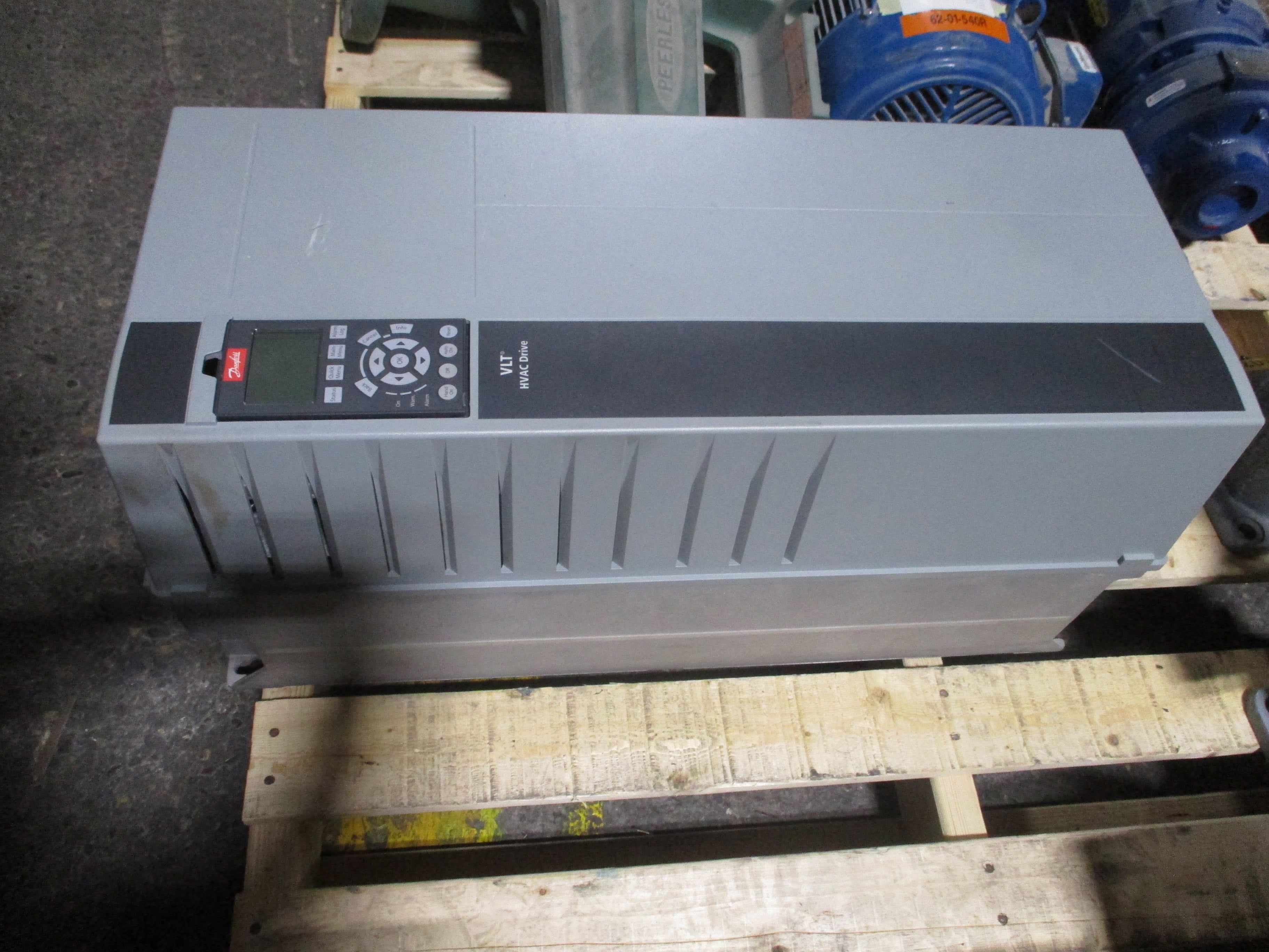 Danfoss VLT AC Drive 131B9894 50HP 3Ph Input: 3x380-480V 50/60Hz / 66/59A Output