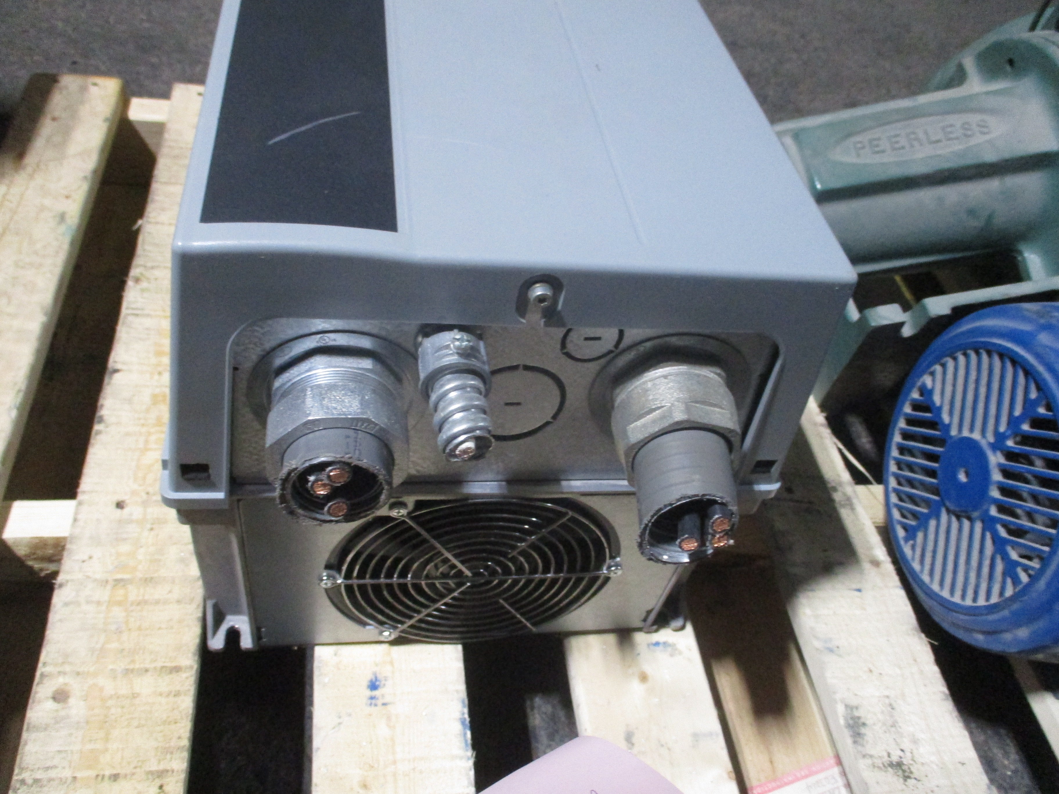 Danfoss VLT AC Drive 131B9894 50HP 3Ph Input: 3x380-480V 50/60Hz / 66/59A Output