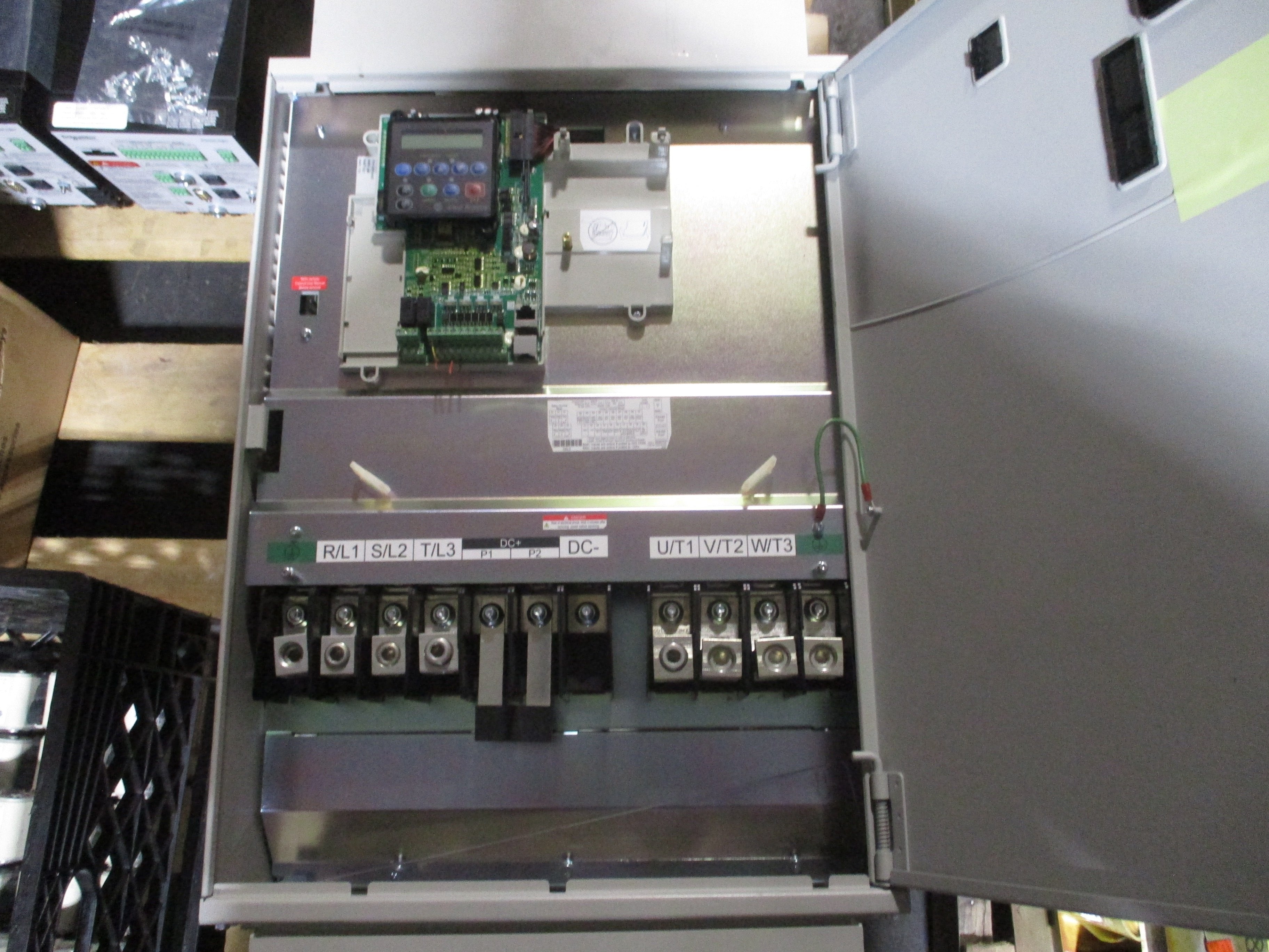 Allen-Bradley PowerFlex 400 AC Drive 22C-D170A103 Ser. B 125HP 3Ph Used