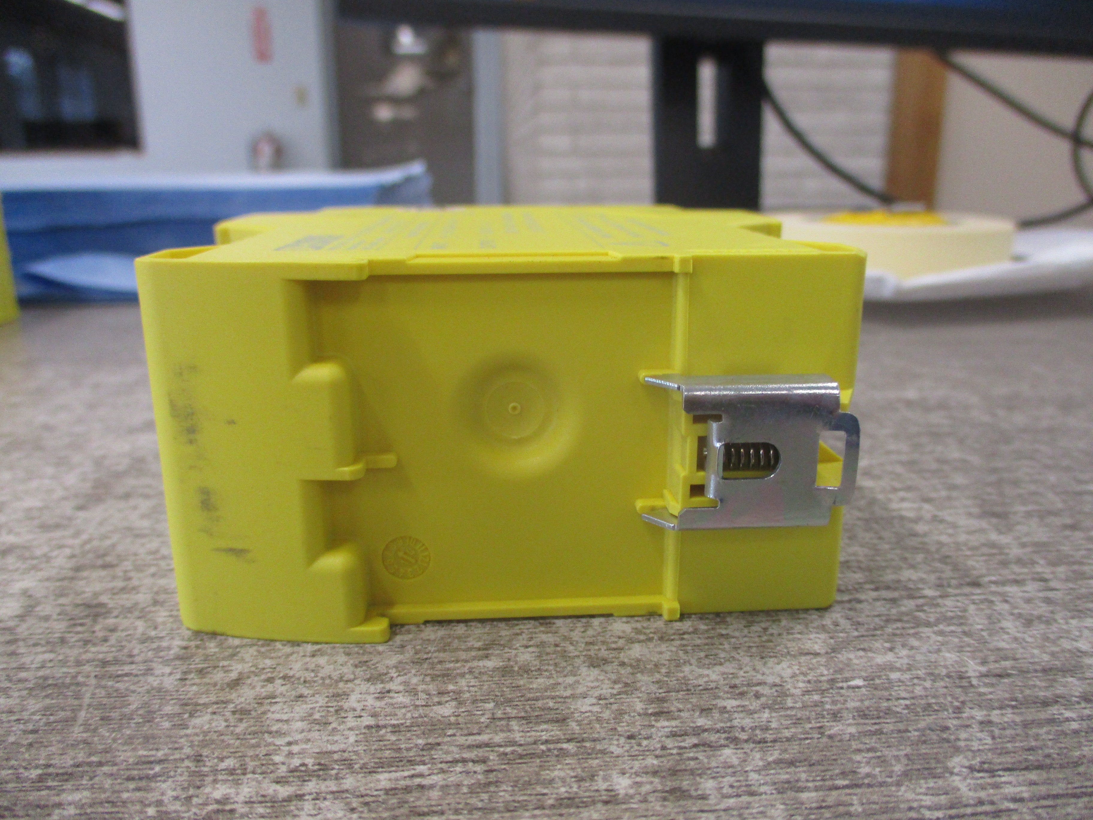 Phoenix Contact Safety Relay 2963996 PSR-SPP-24UC /ESAM4/8X1/1X2 Input: 24V AC/DC Output:230VAC / 24VDC Used