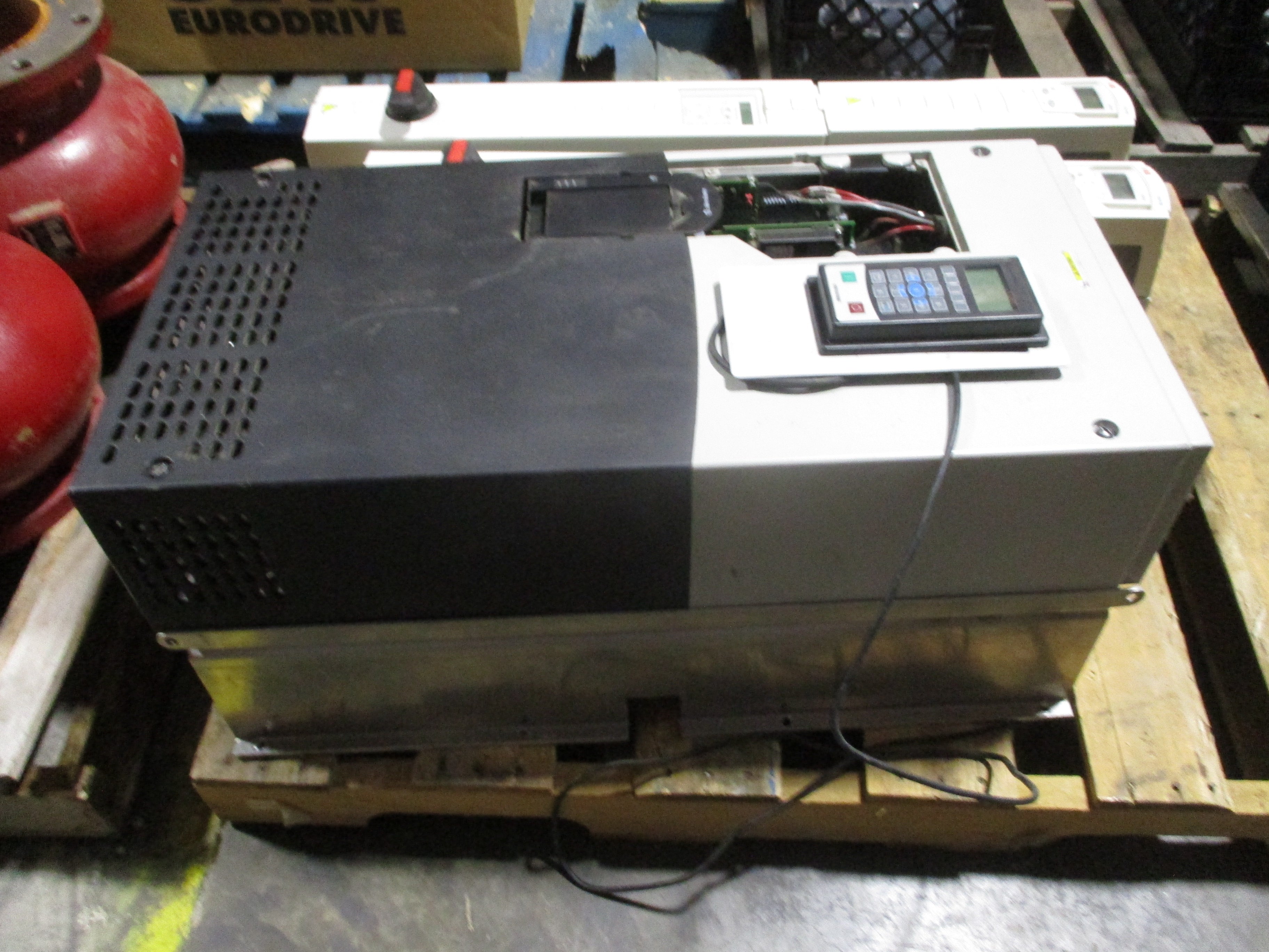 Allen-Bradley PowerFlex 753 AC Drive 20F1AND361AA0NNNNN 300HP 3Ph Input: 47-63Hz 342-440VAC Output: 0-400Hz 0-400VAC W/Keypad Used