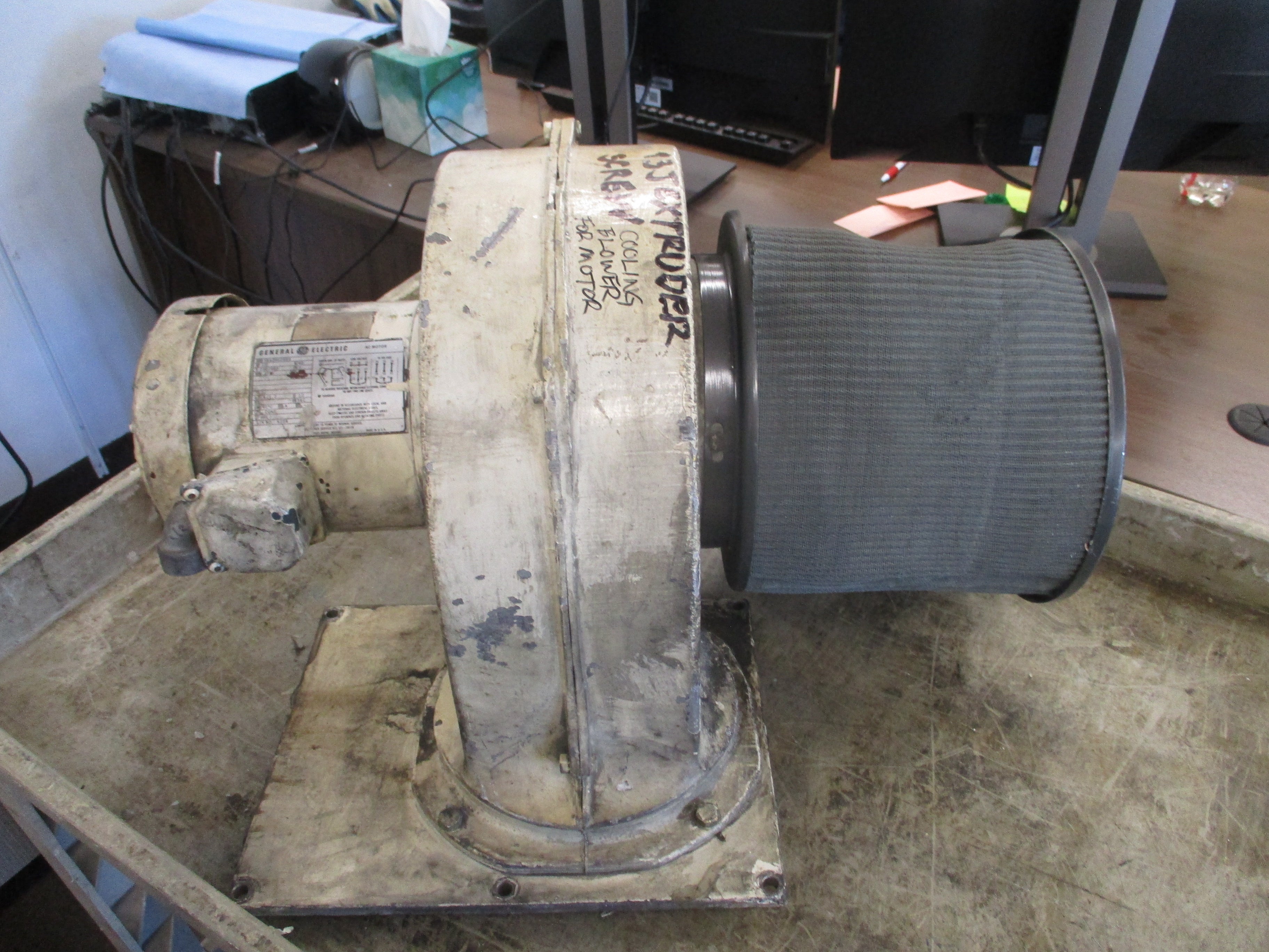 GE AC Motor 5K42HG2669 1/2HP 230/460V 1725RPM Frame 56C 60Hz 3Ph 2.4/1.2A W/Blow