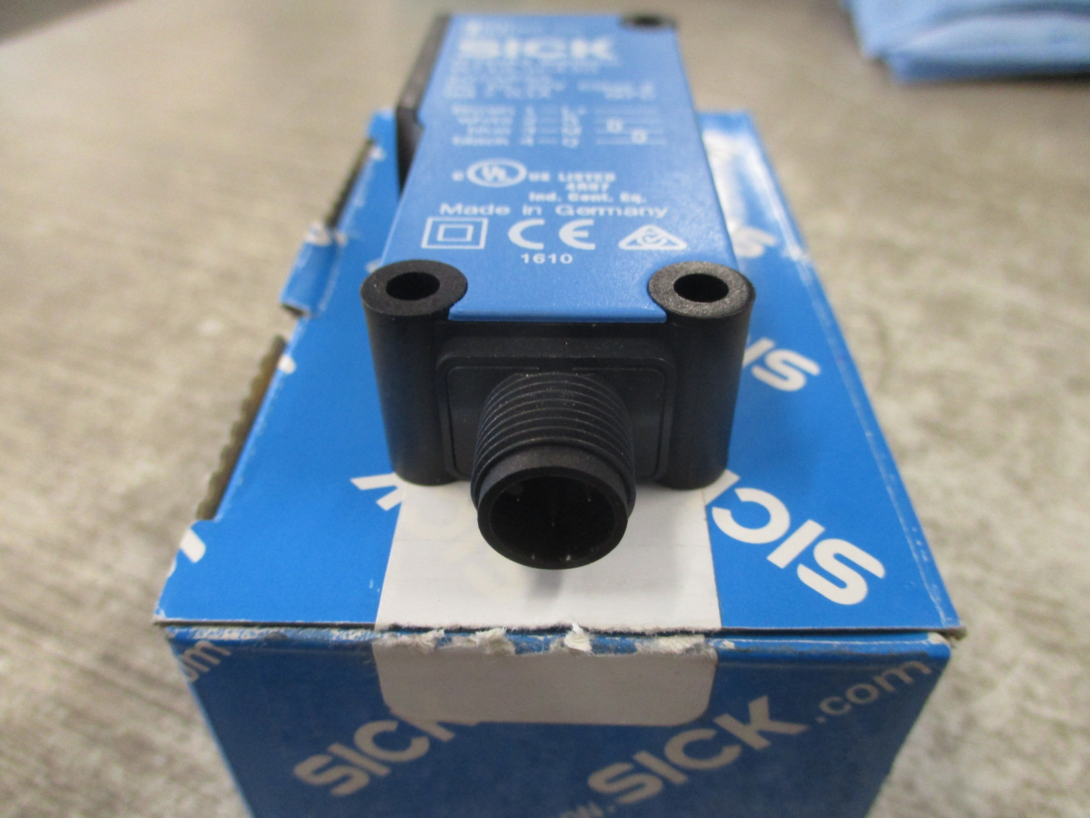 Sick Photoelectric Sensor WT18-3P430 New Surplus