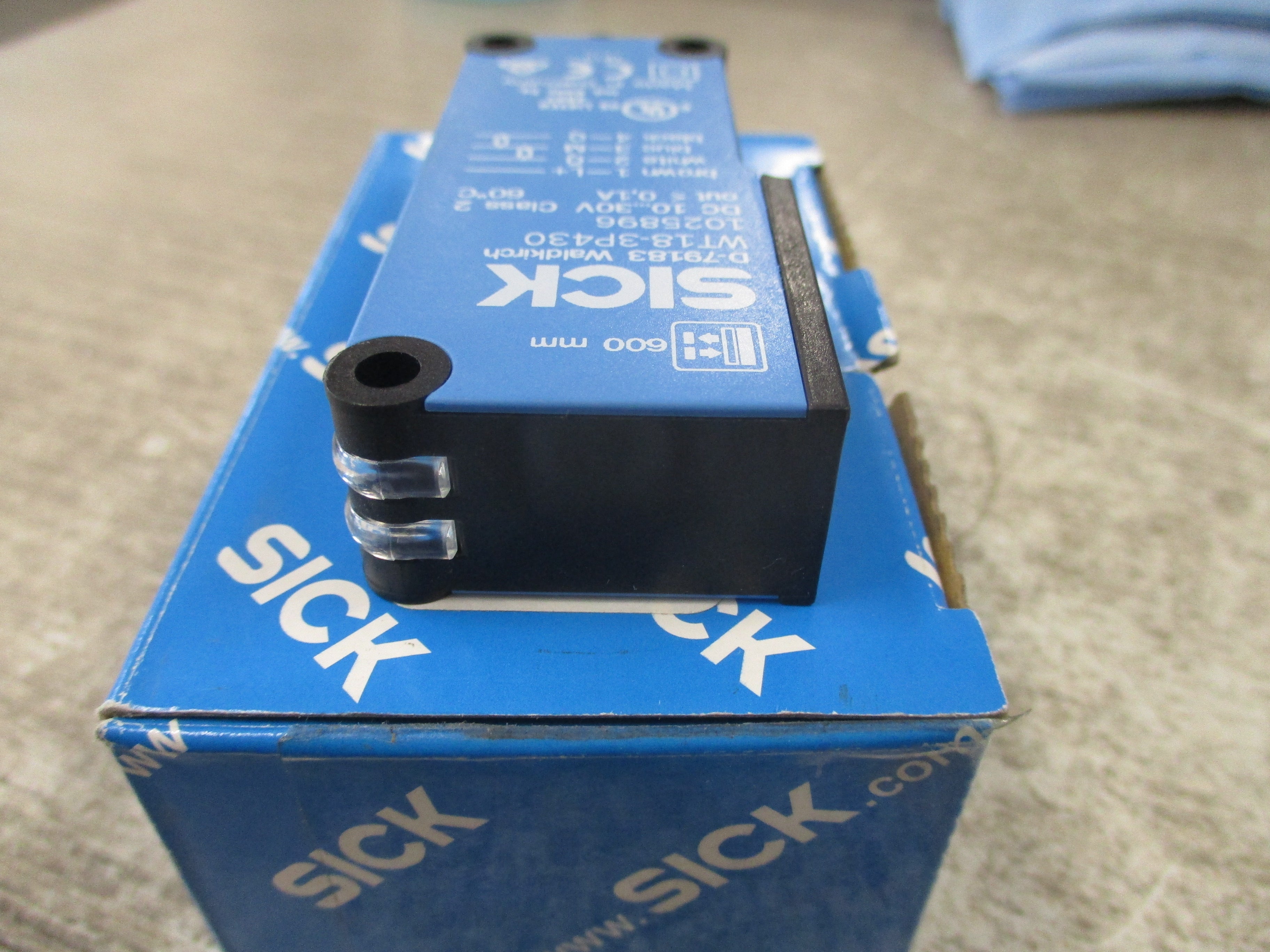 Sick Photoelectric Sensor WT18-3P430 New Surplus