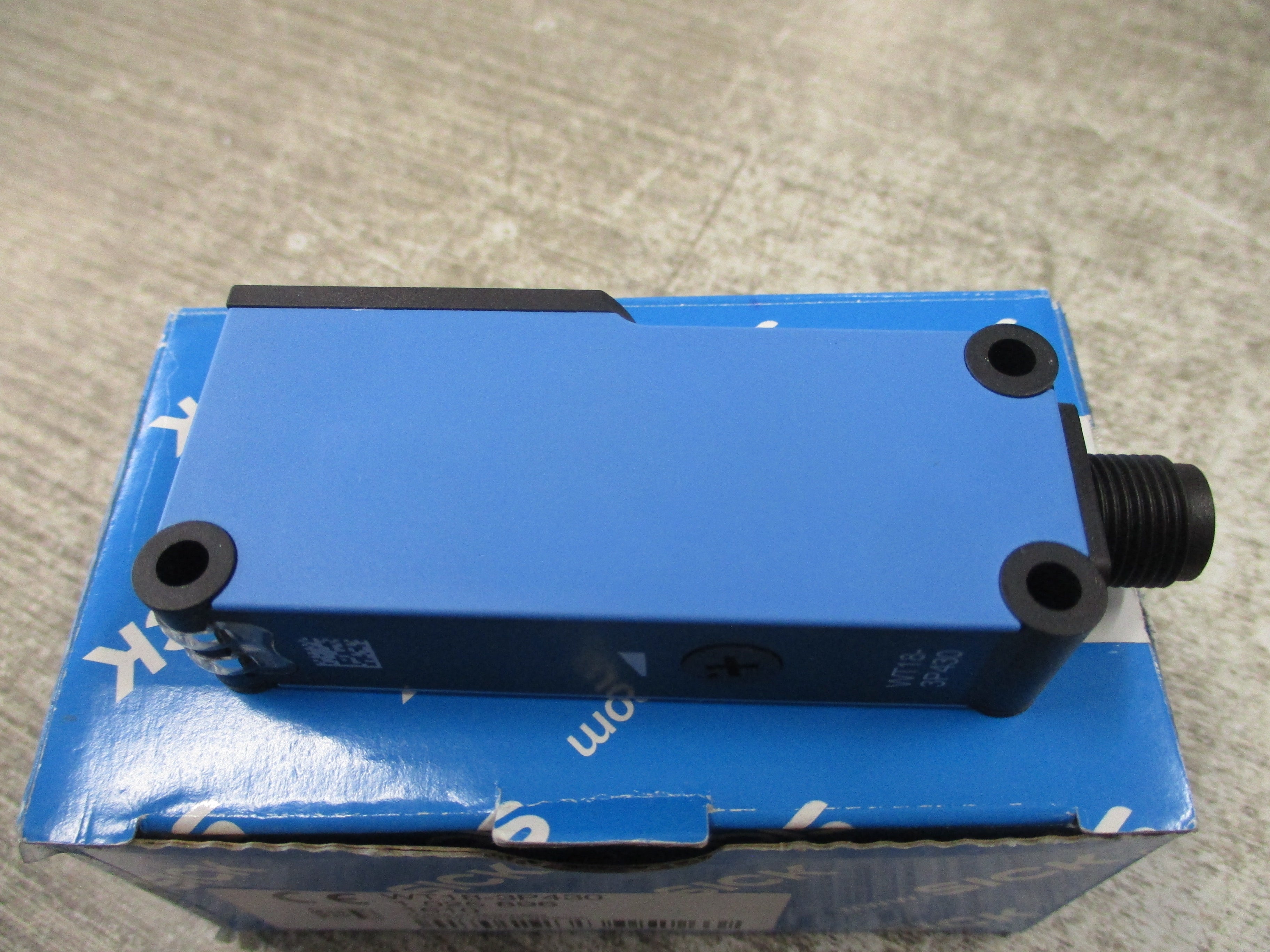 Sick Photoelectric Sensor WT18-3P430 New Surplus