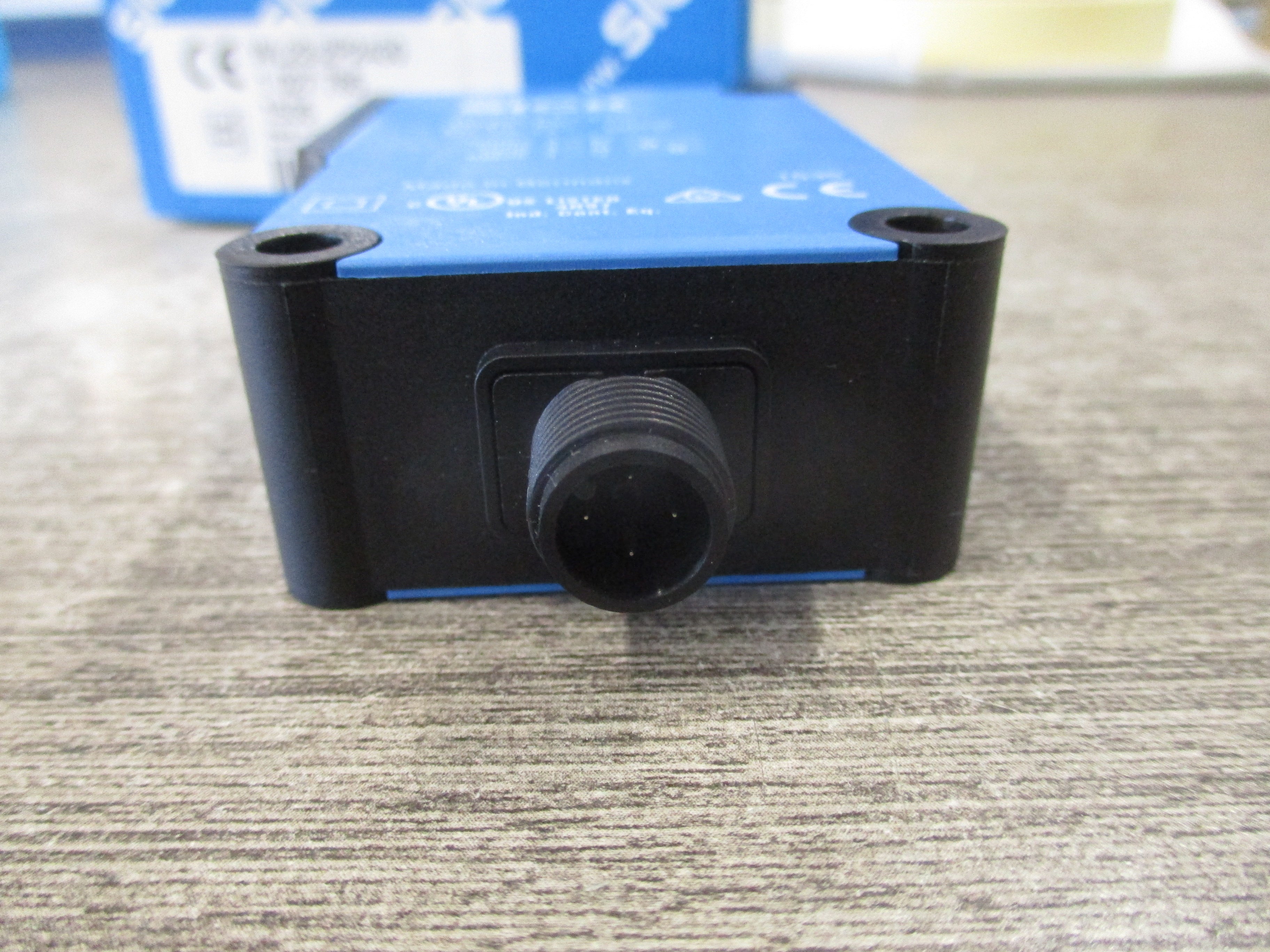 Sick Photoelectric Sensor WL23-2P2430 New Surplus