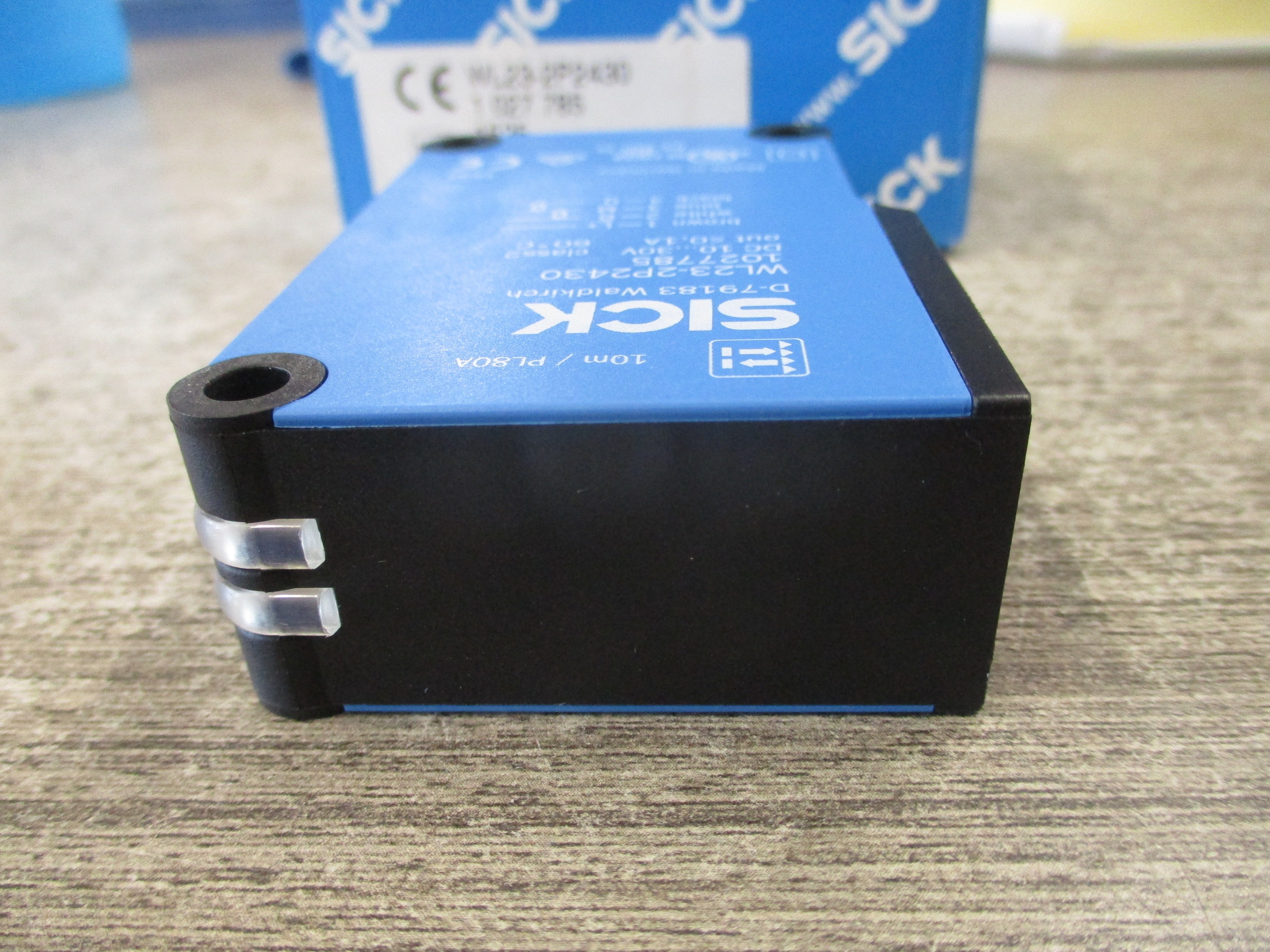 Sick Photoelectric Sensor WL23-2P2430 New Surplus