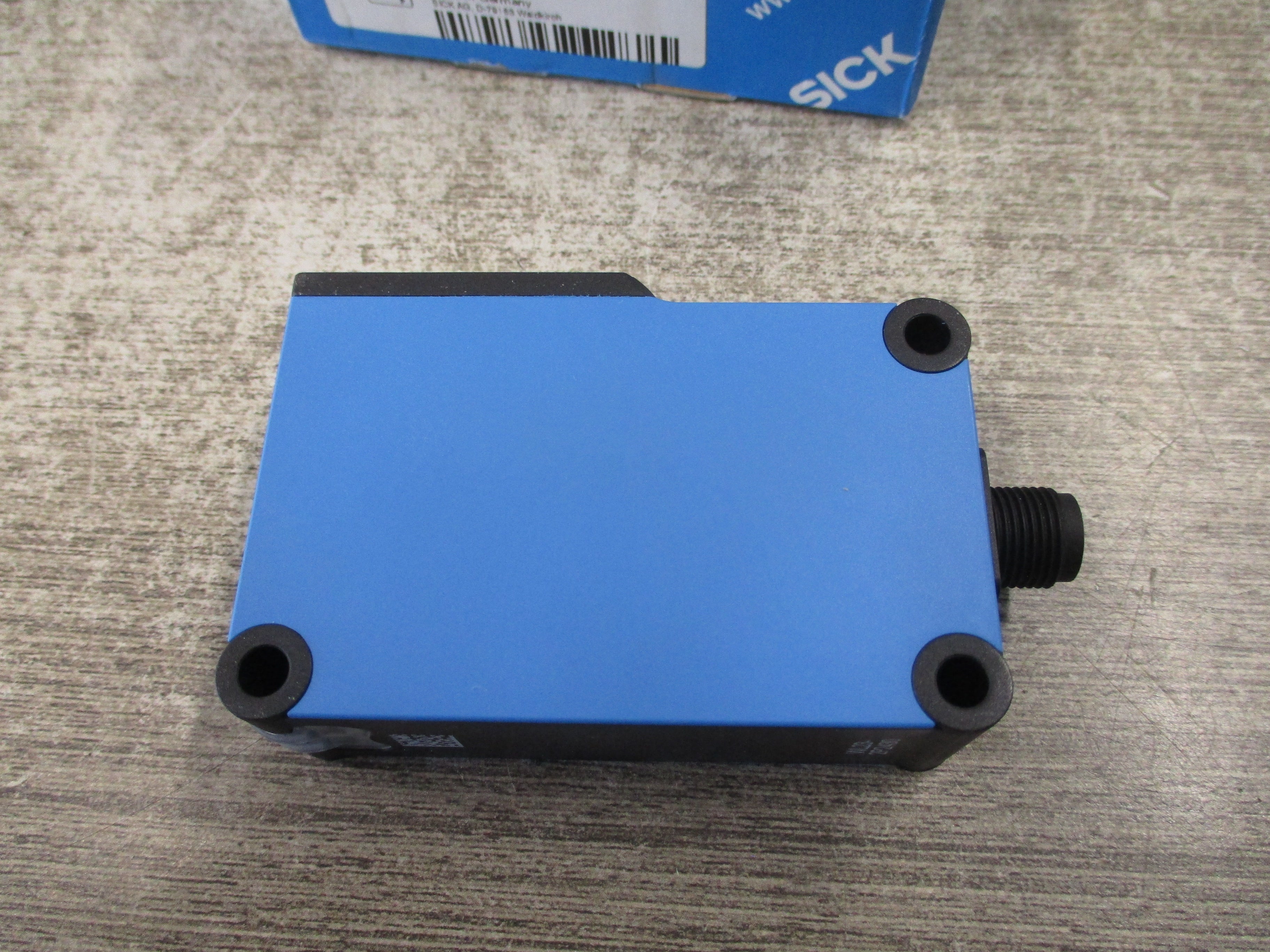 Sick Photoelectric Sensor WL23-2P2430 New Surplus