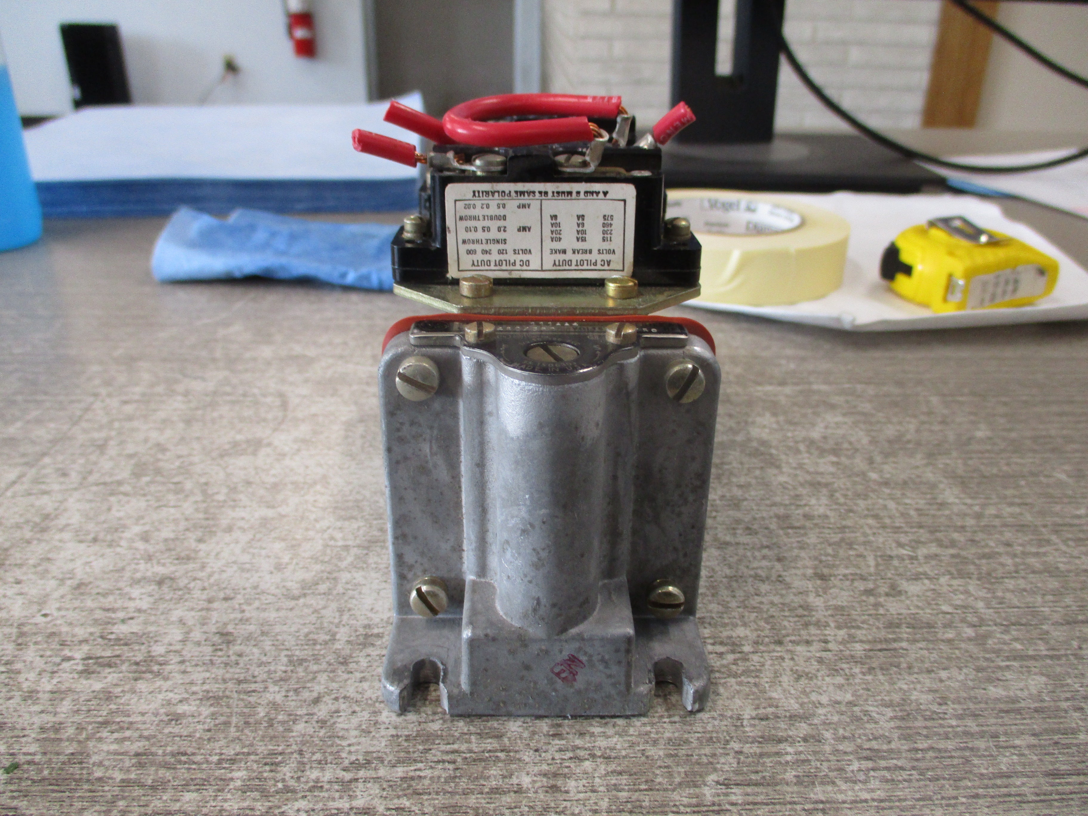 GE Time Delay Relay CR2820B111AA4 Ser. A 460V Coil Used