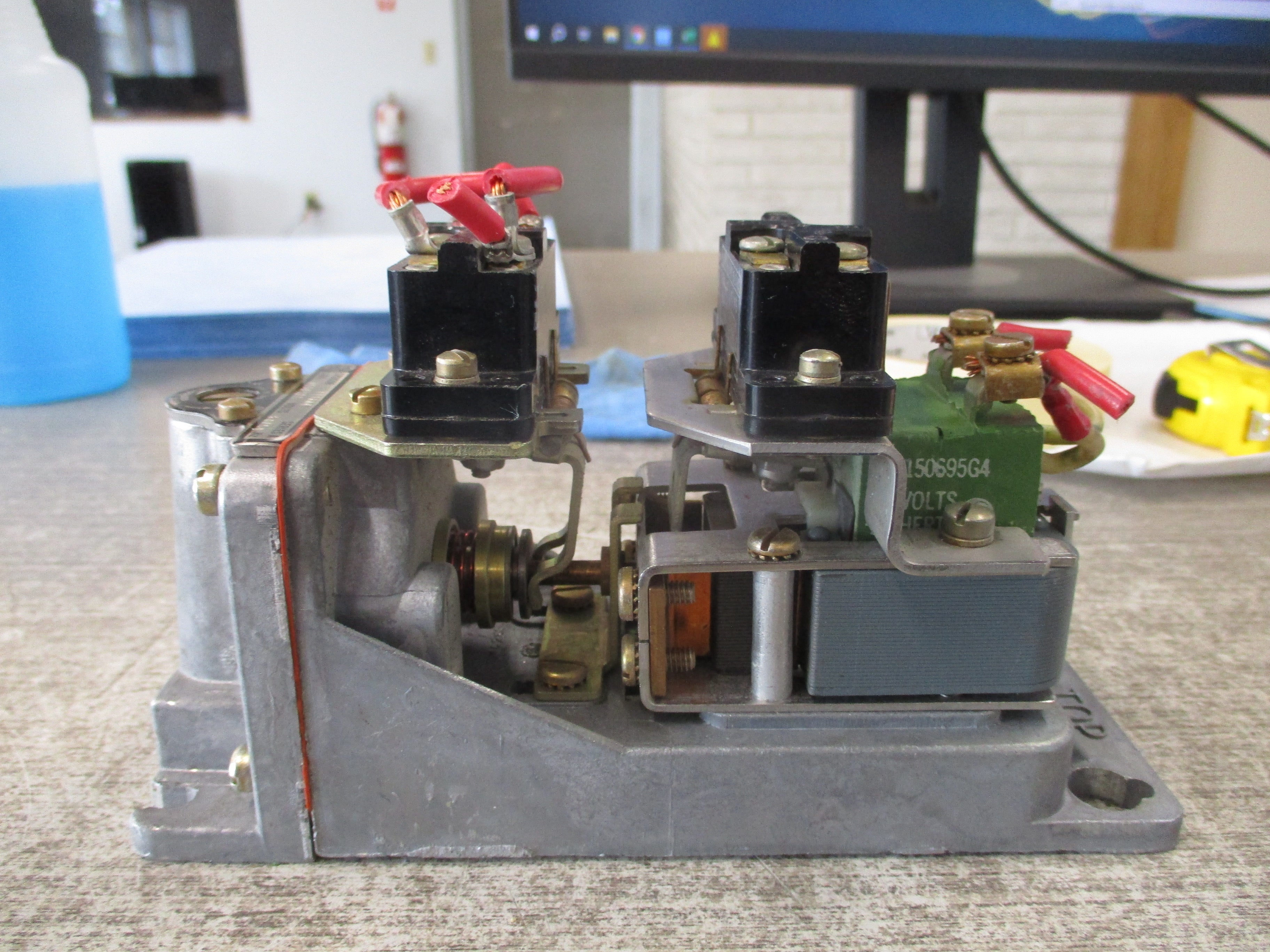 GE Time Delay Relay CR2820B111AA4 Ser. A 460V Coil Used