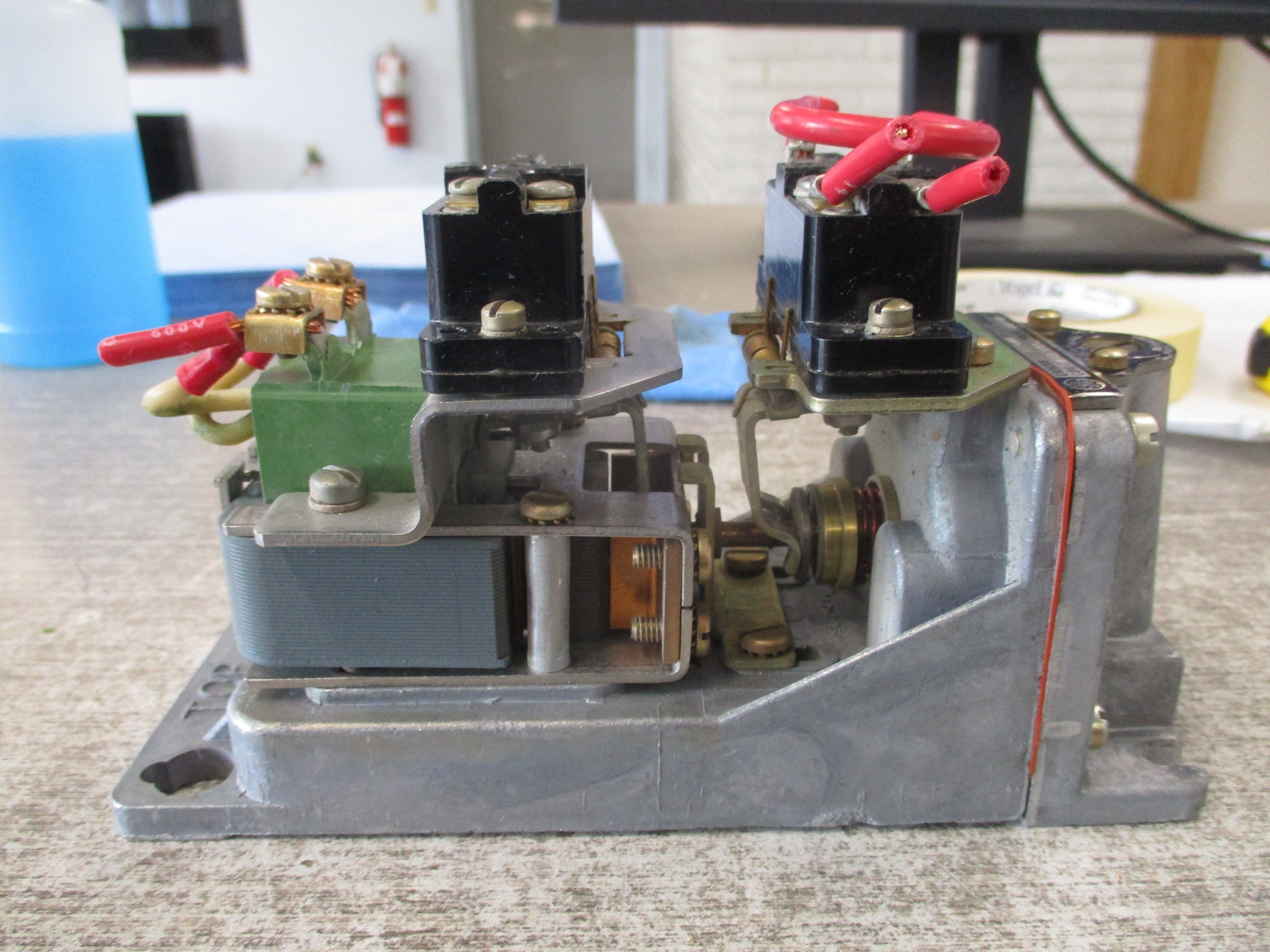 GE Time Delay Relay CR2820B111AA4 Ser. A 460V Coil Used