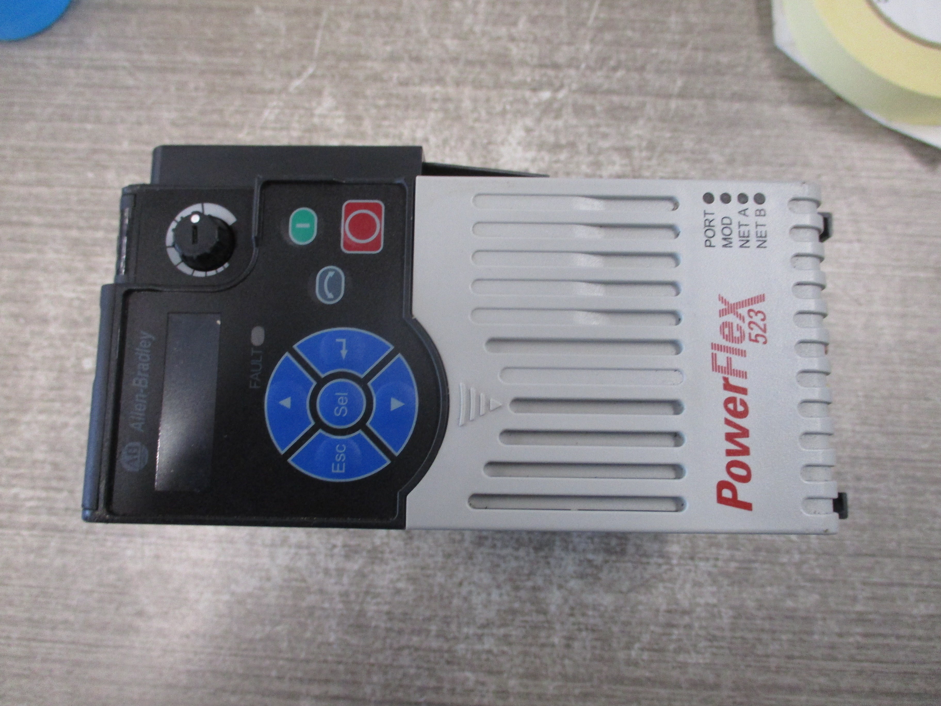 Allen-Bradley PowerFlex 523 AC Drive 25A-D010N104 5HP 3Ph Input: 380-480V / 47-63Hz / 323-528V AC Output: 0-60Hz / 0-460V AC / 10.5A 60Sec Ovld Amps 15.75 * Broken Vent * Used