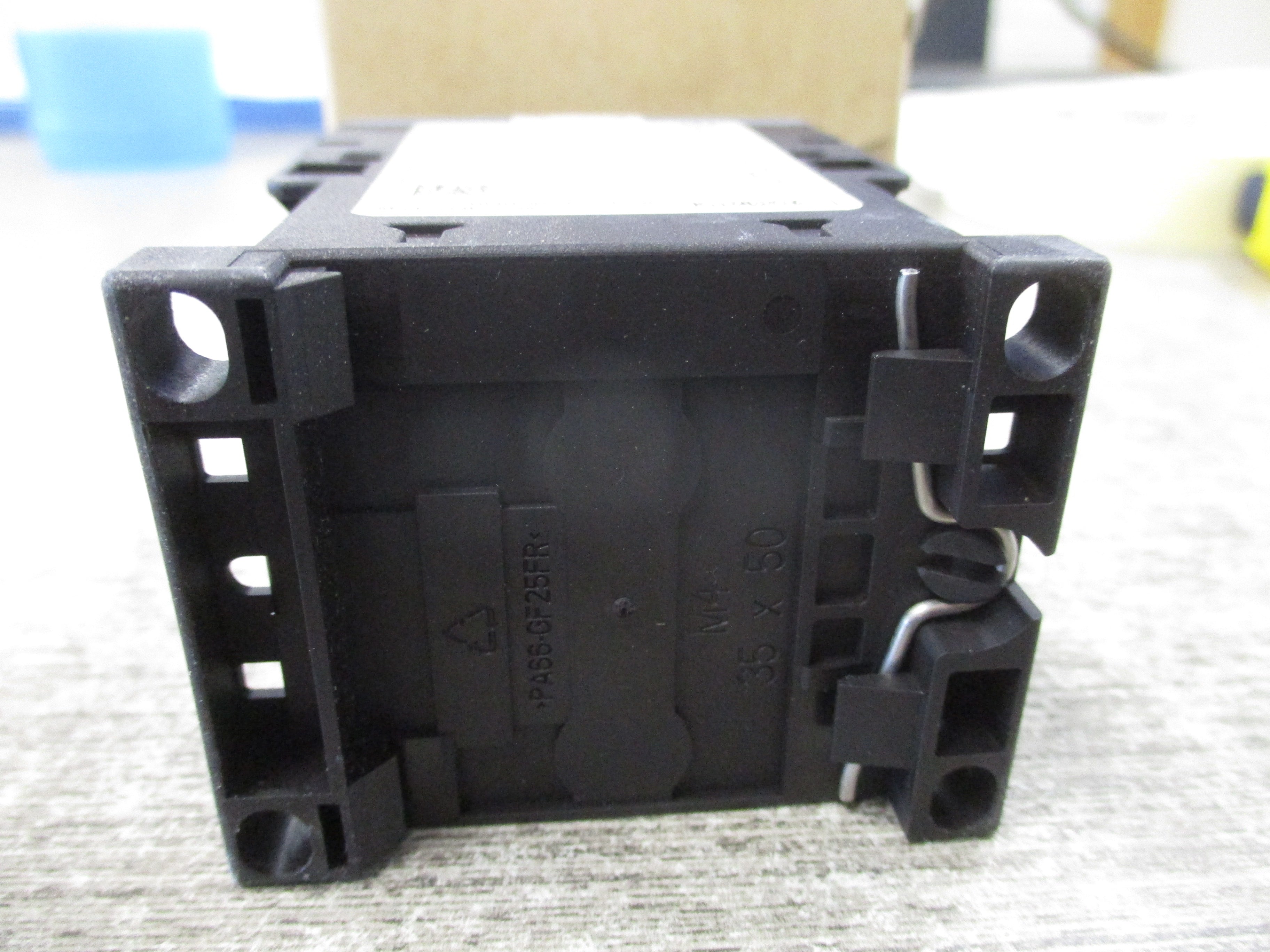 Siemens Contactor 3RH2140-1AF00 110V Coil New Surplus