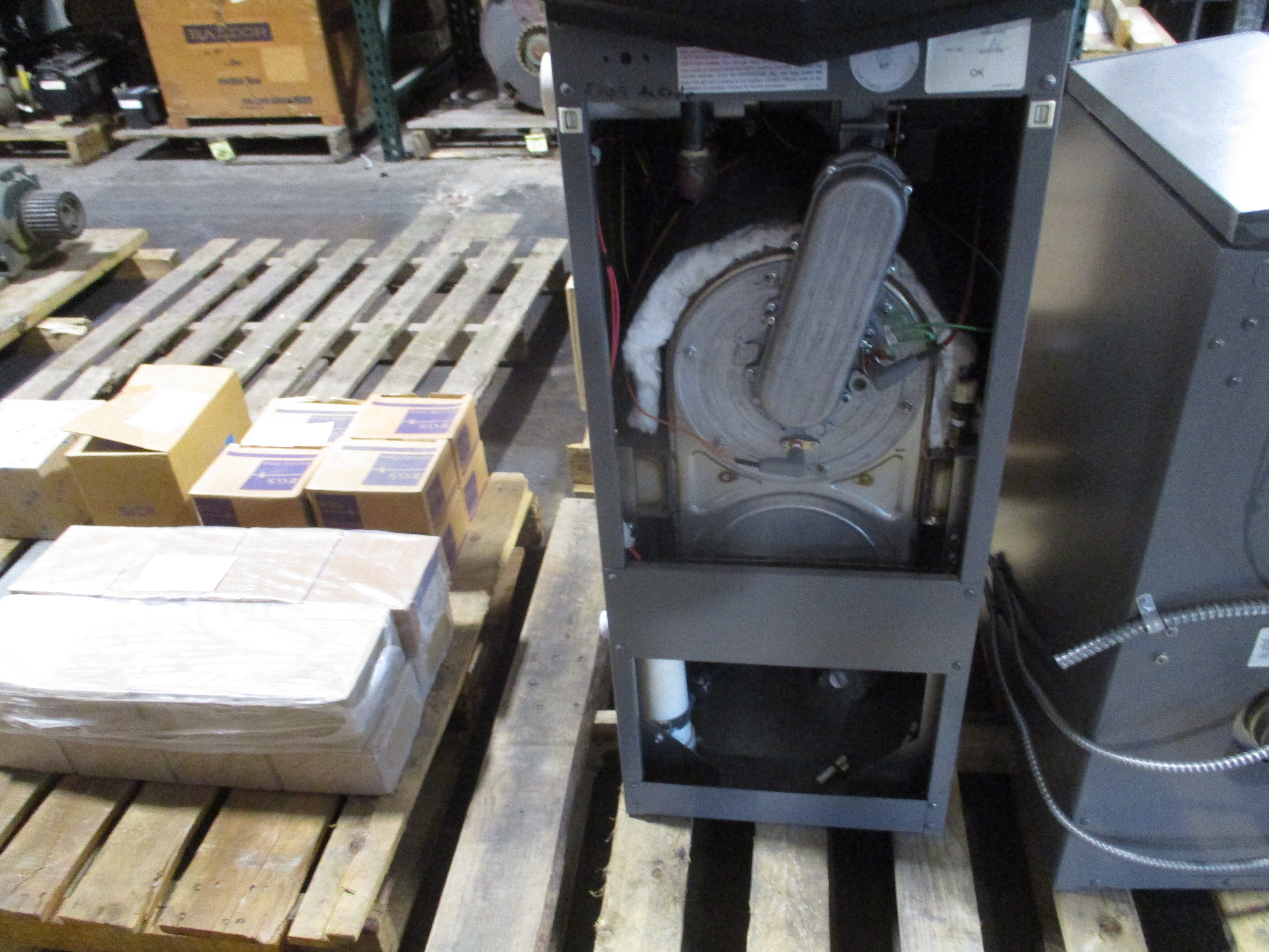 Lochinvar Knight Natural Gas Water Tube Boiler KBN286 Heating Capacity: 259,000BTU Used