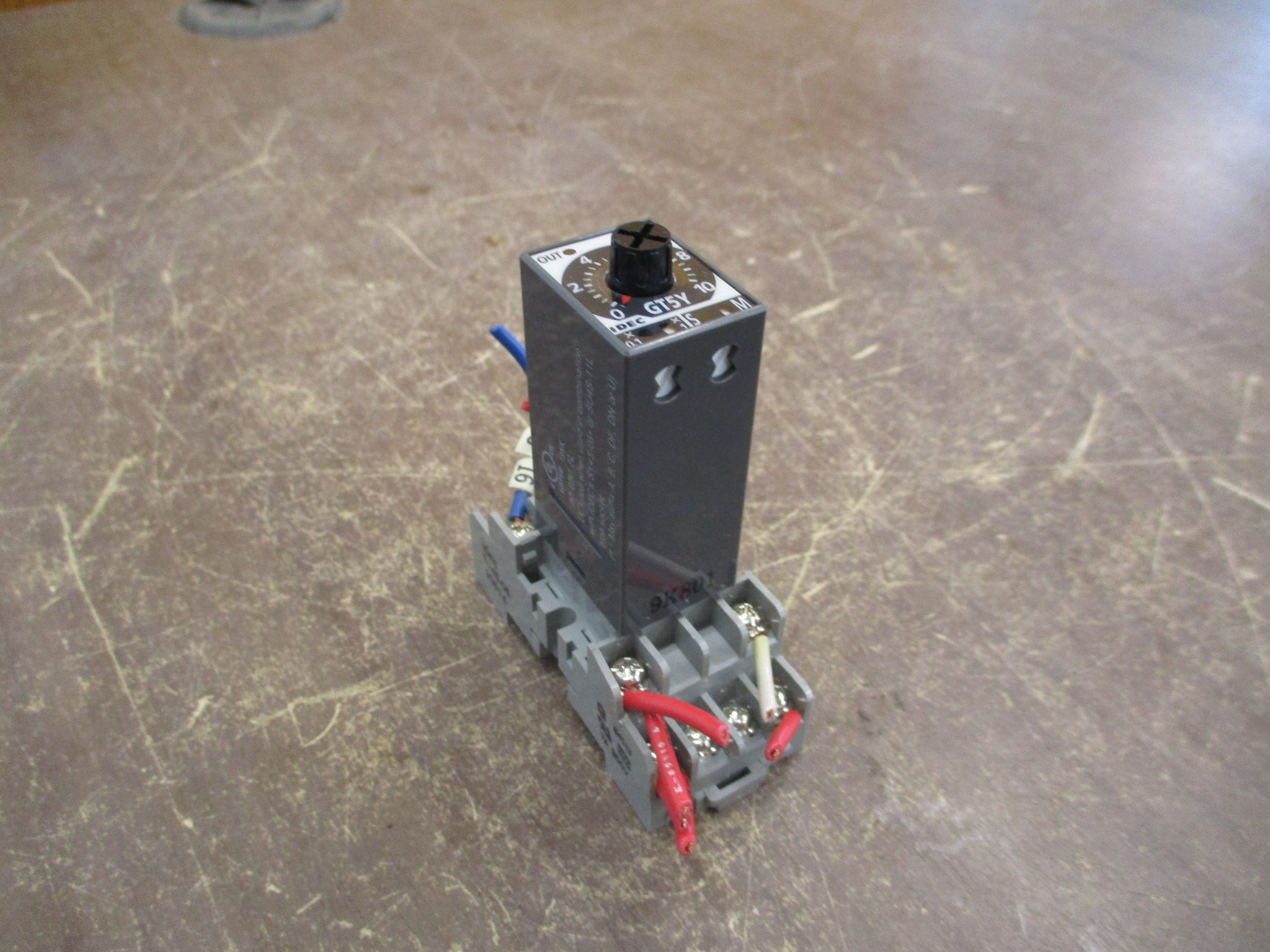 Idec Electronic Timer GT5Y-4SN 100-120VAC w/ Base Used